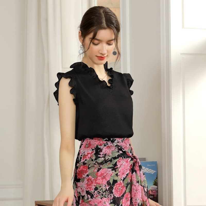 Simple V-neck Sleeveless Chiffon Shirt - Black, S