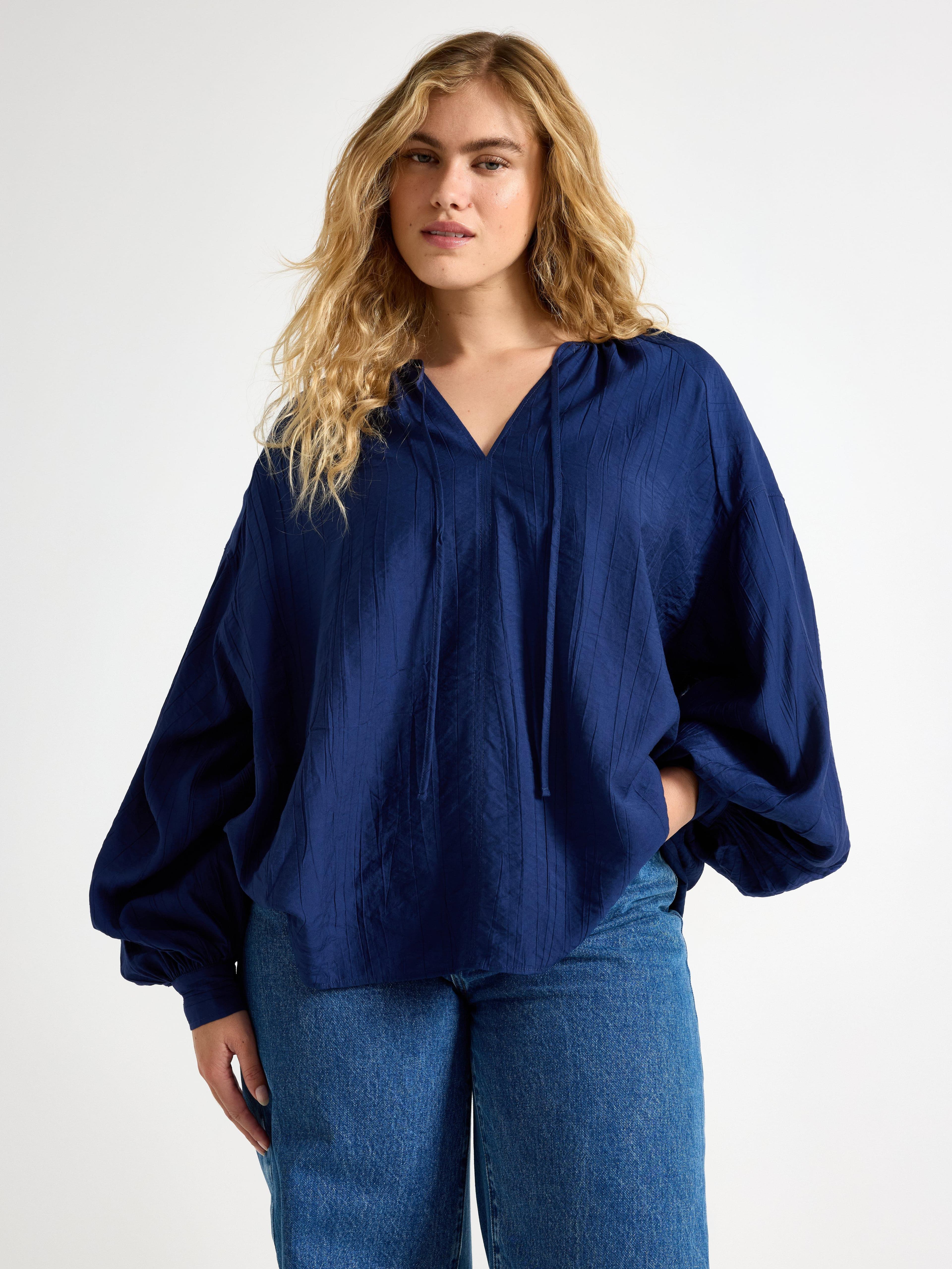 Bluse i viskoseblanding