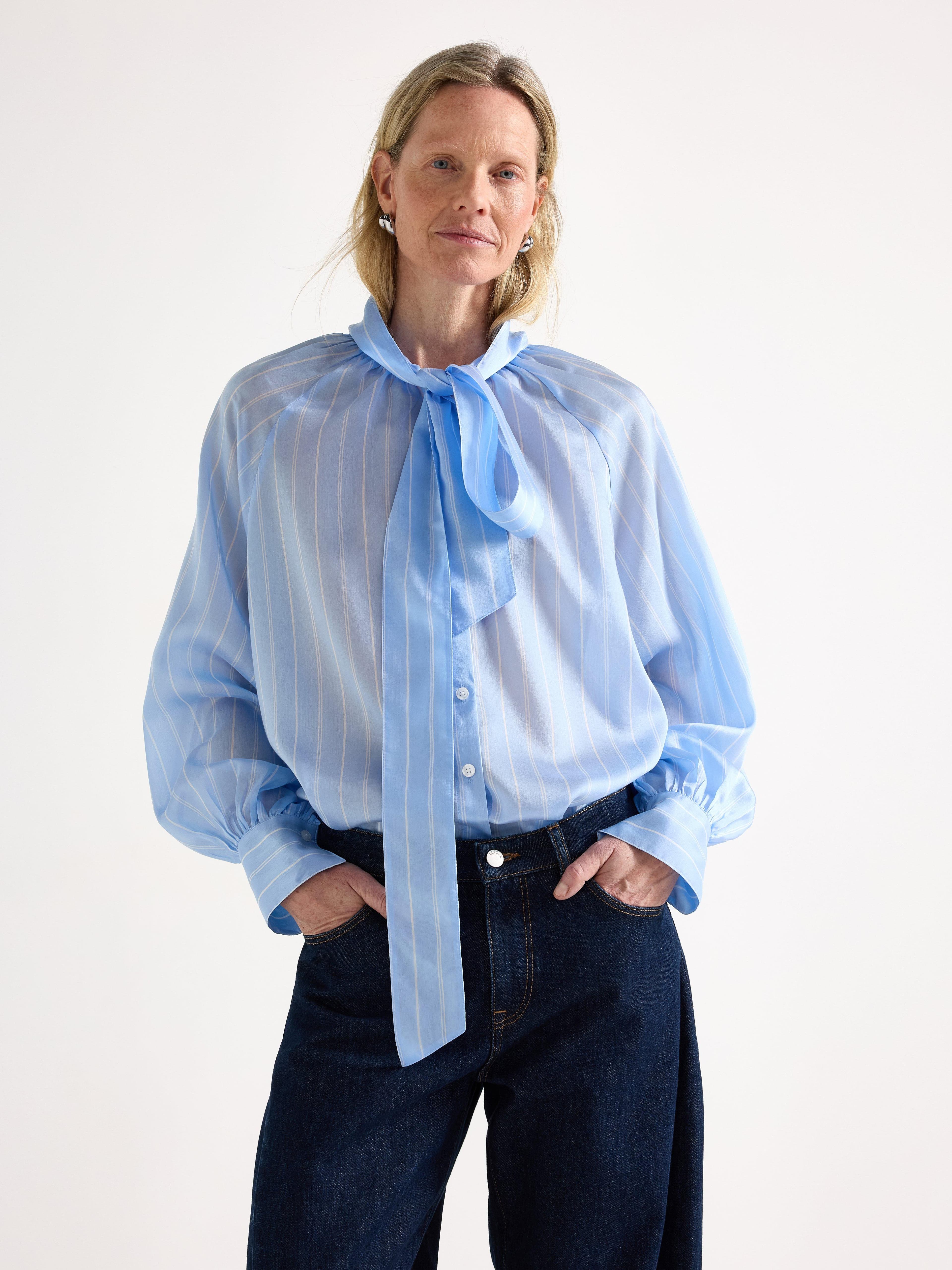 Bluse med knytebånd