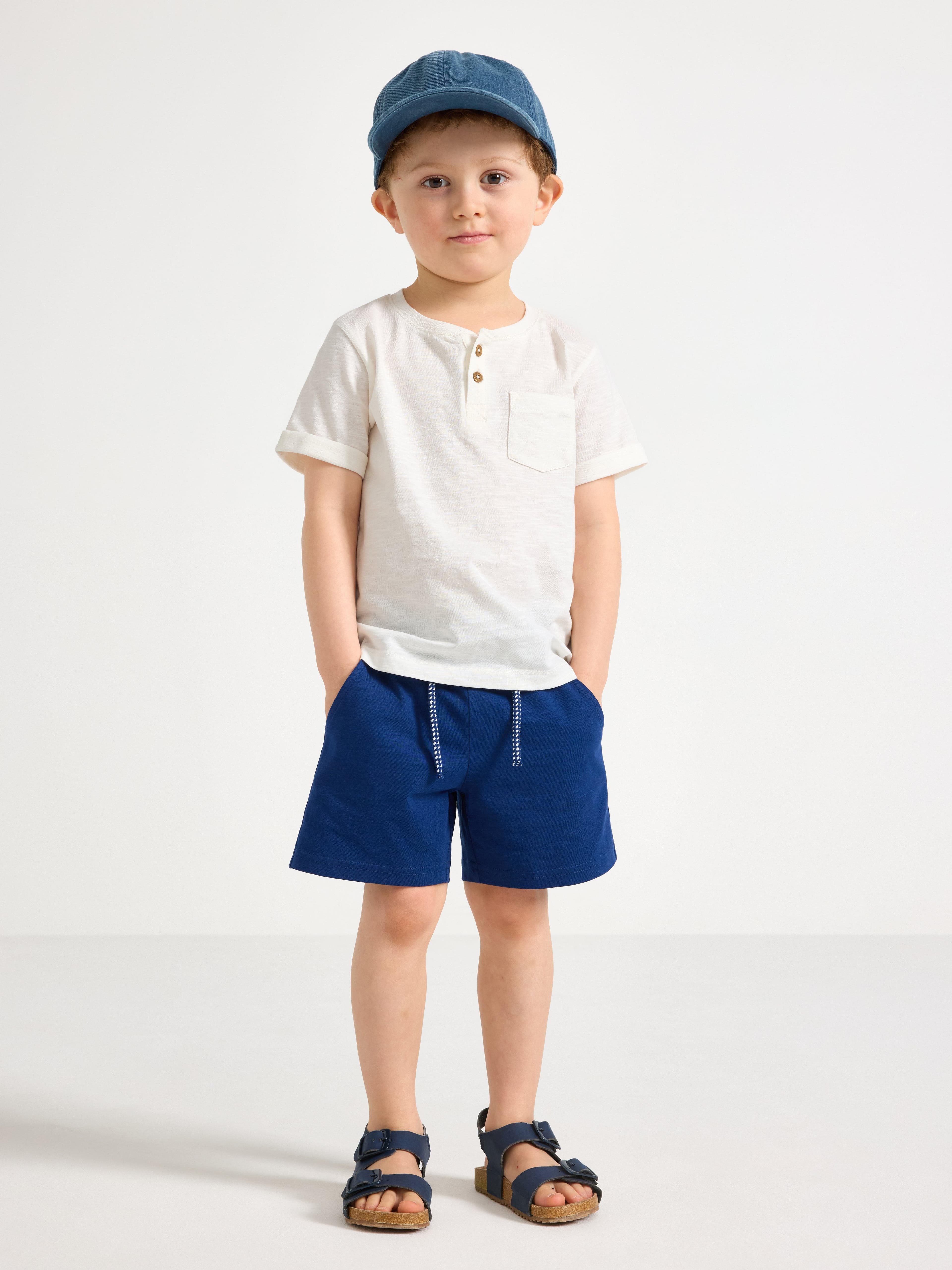 Mellomlange shorts