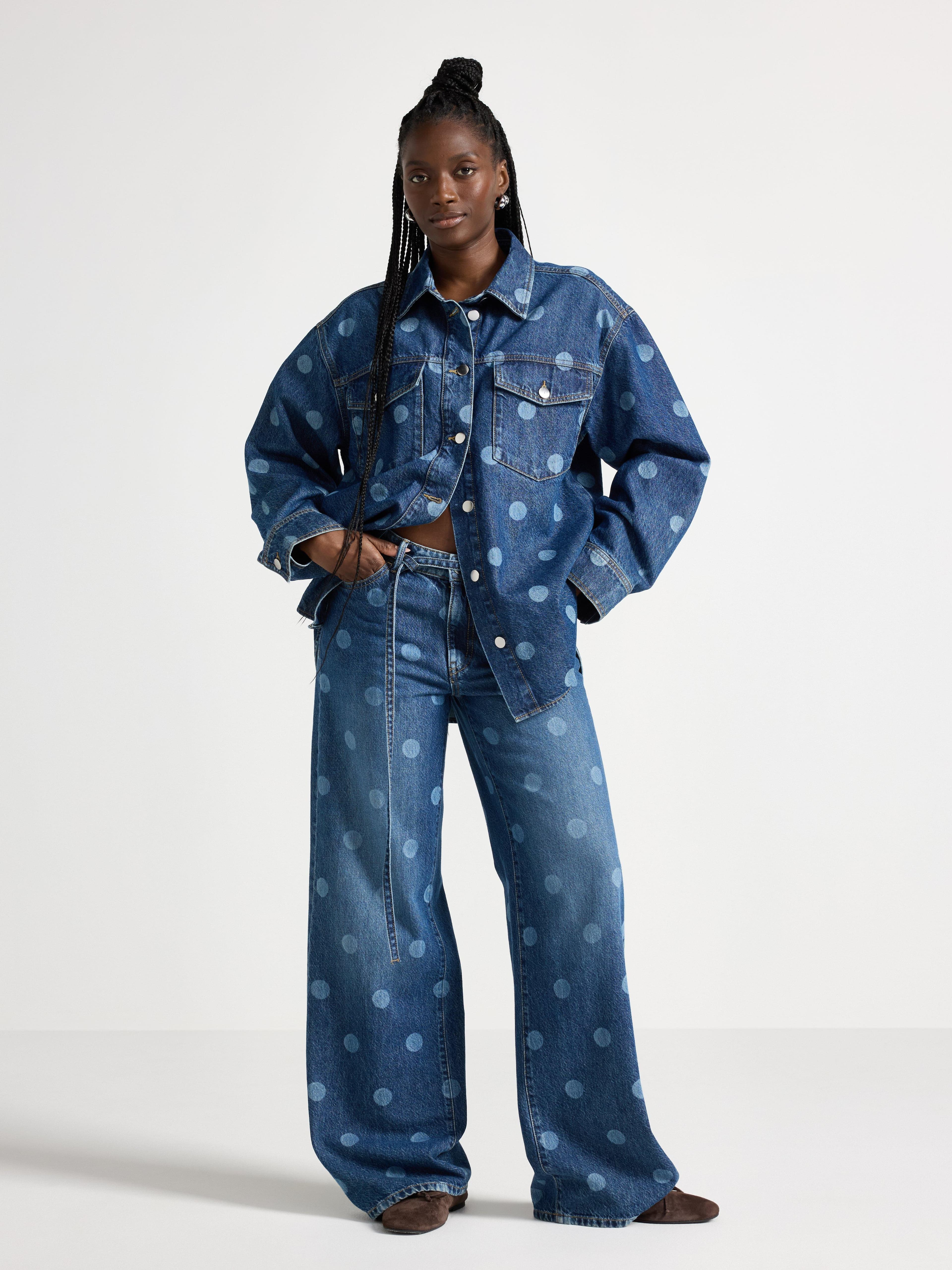 WIDE Peggy med prikket jeans med medium høy midje