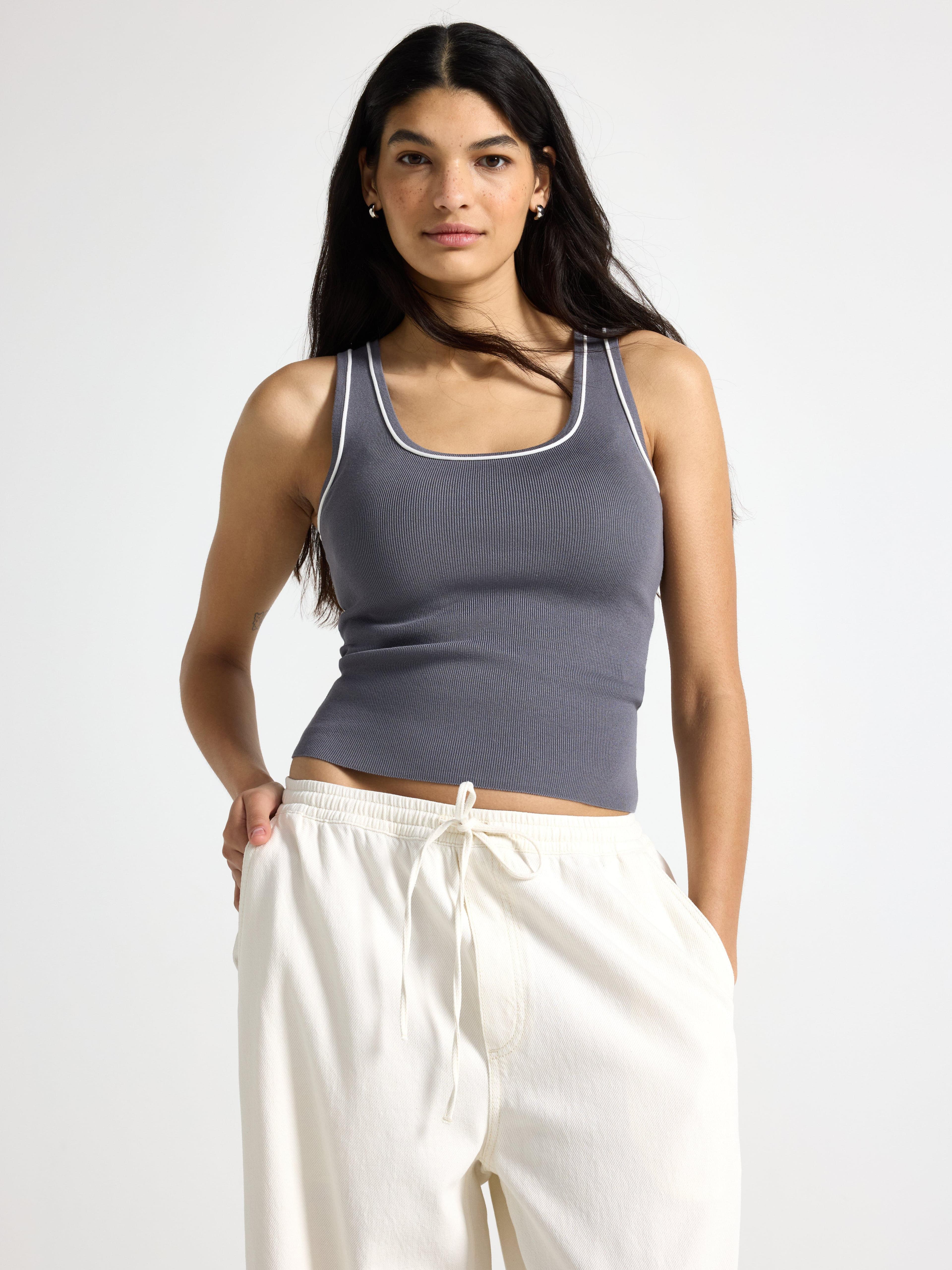 Finstrikket tank topp