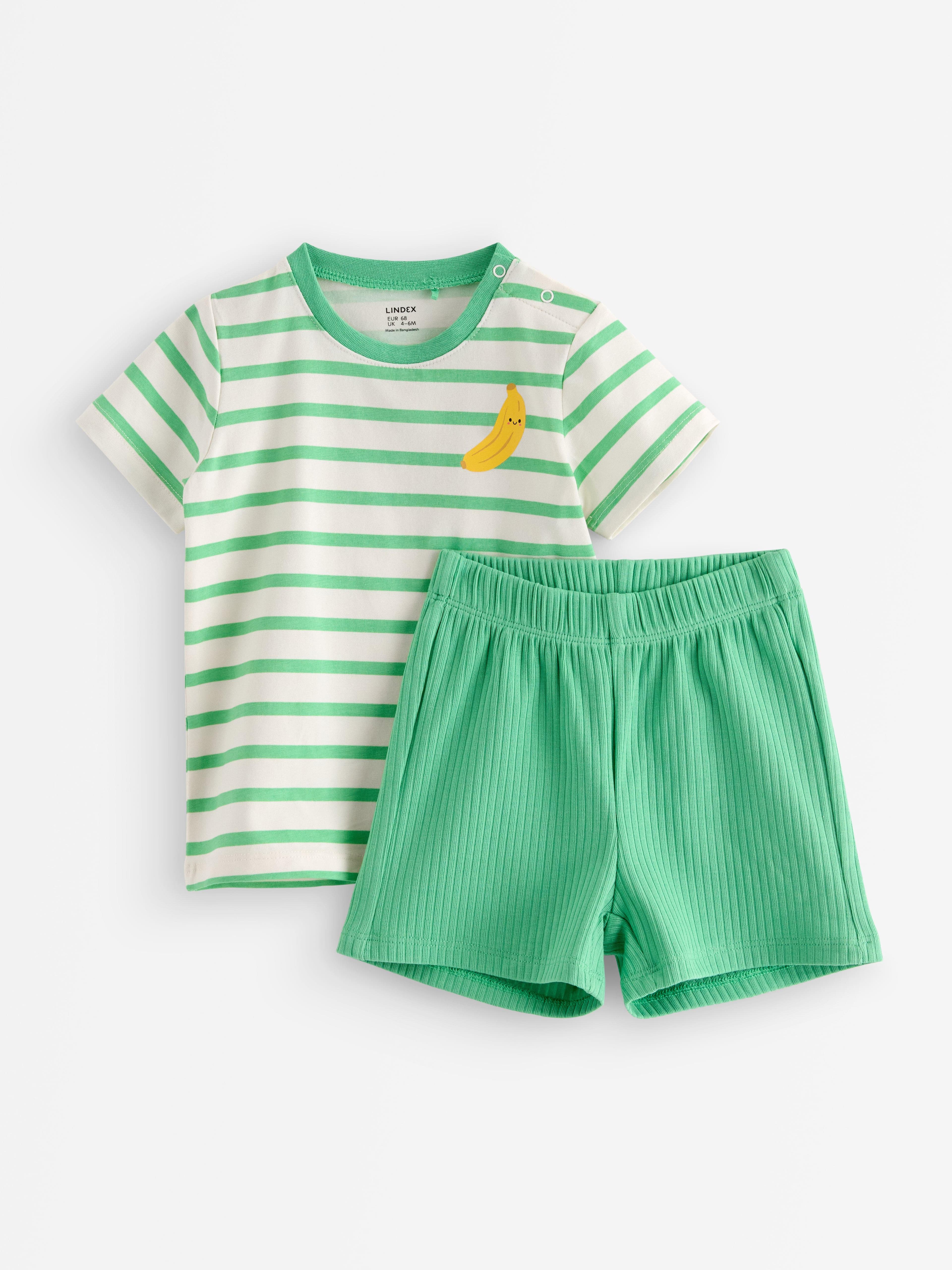 Sett med topp og shorts