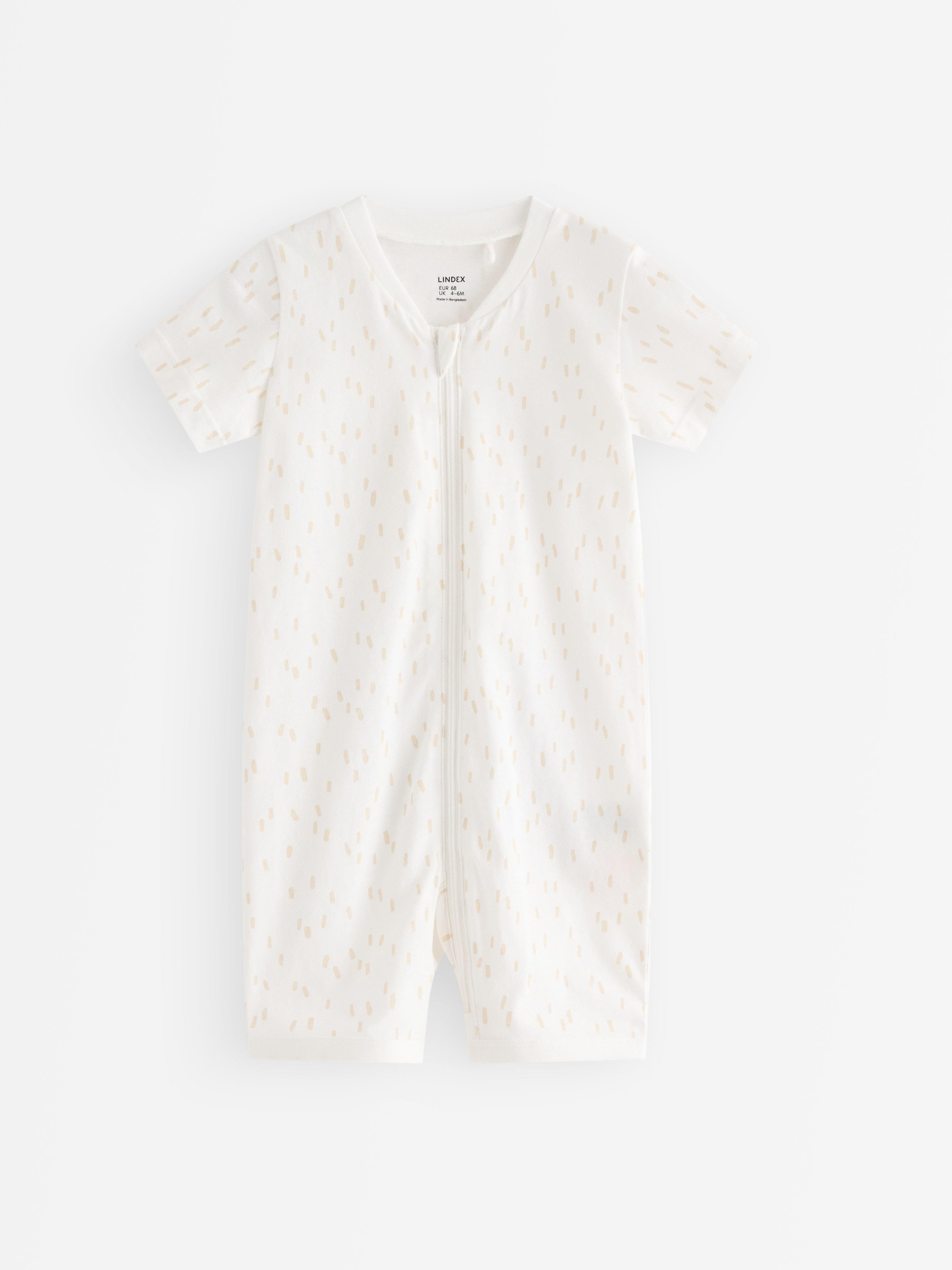 Pyjamasheldrakt med applikasjon på baksiden
