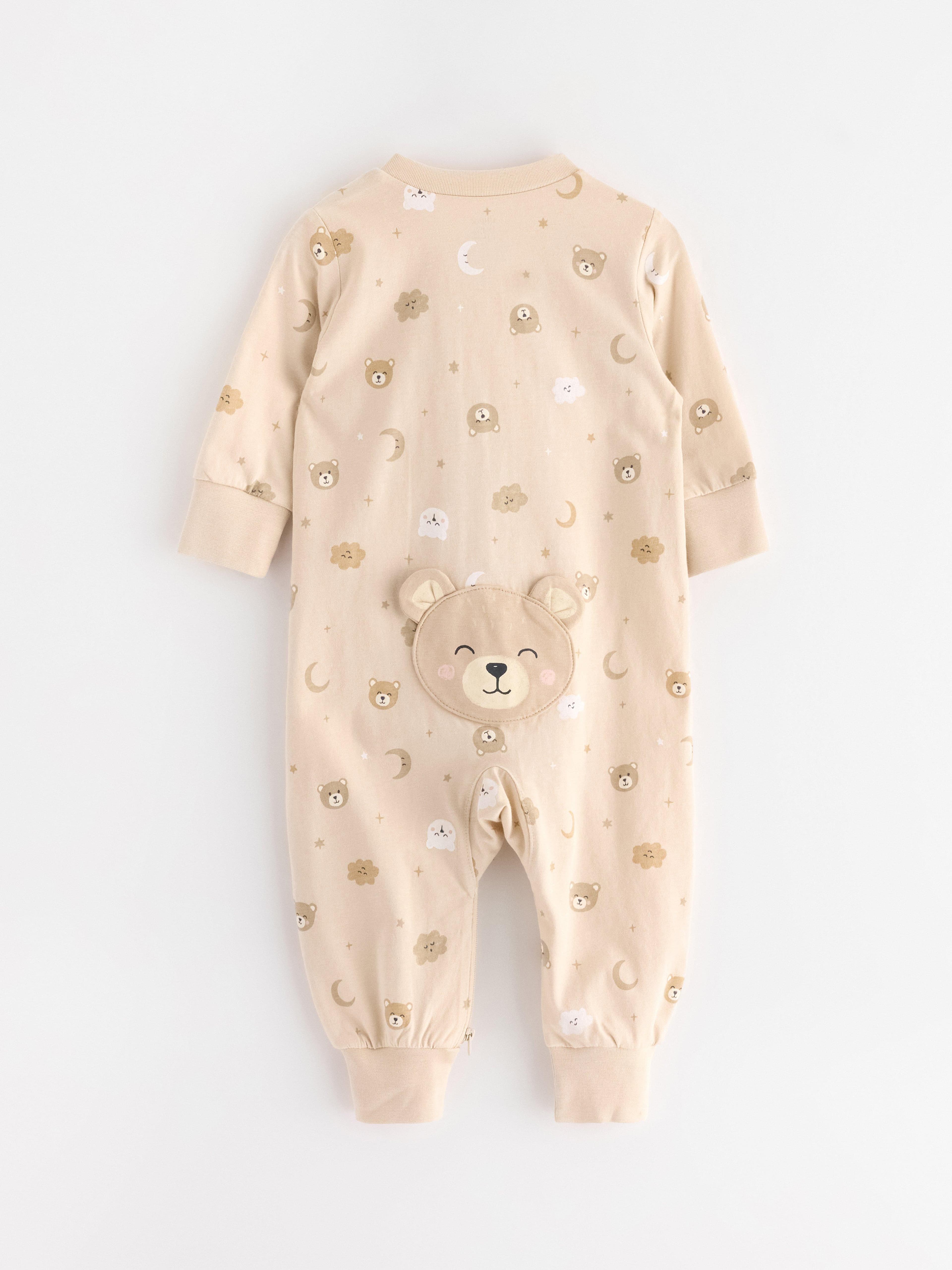 Pyjamas med anvendelse bakpå