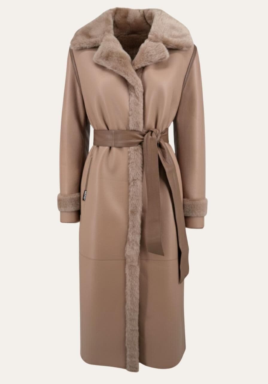 Mantel Sophia – edles Lammfell, zeitlose Silhouette, femi... - Größe: S