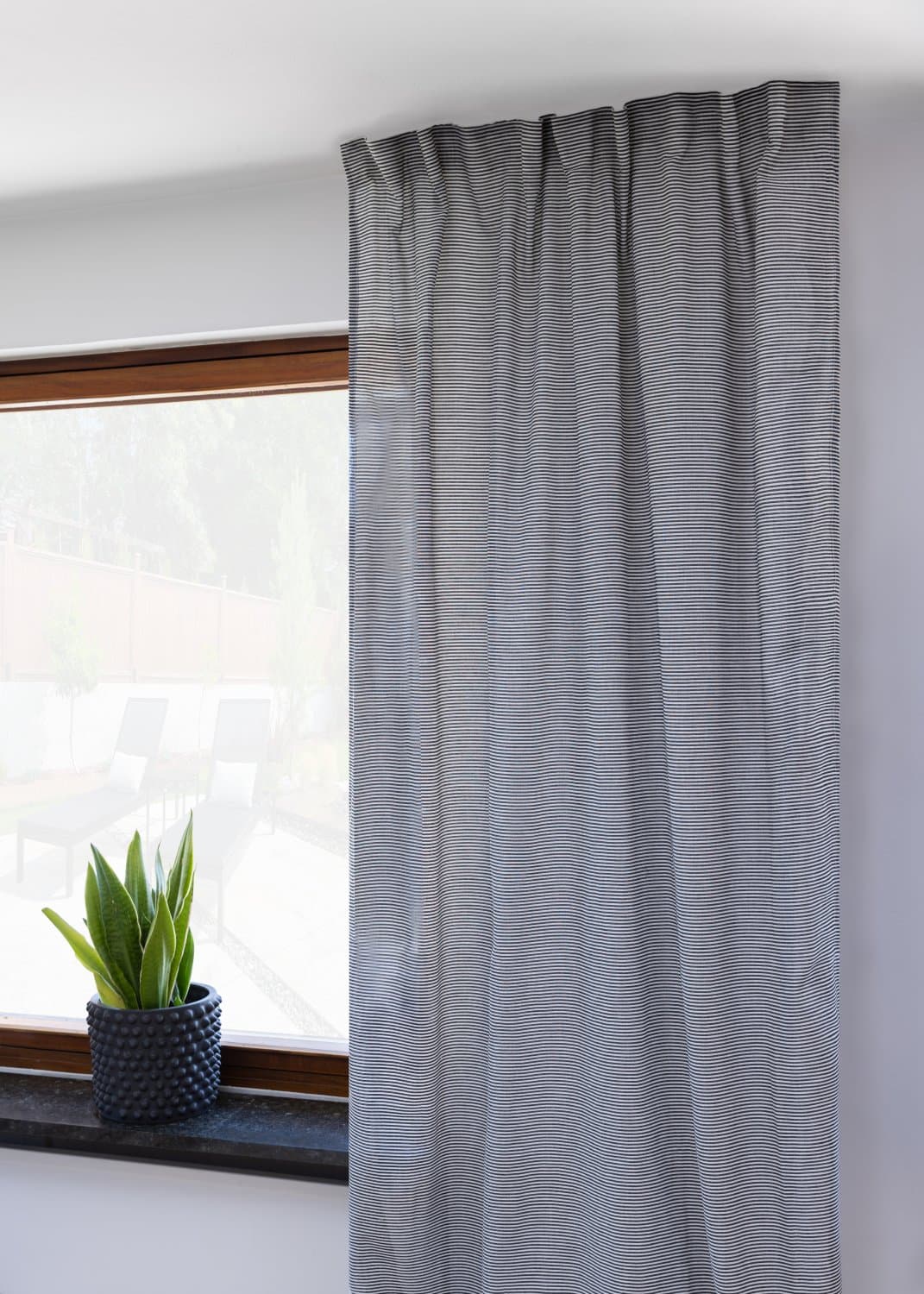 Gardin - Thea (svart/hvit) (Størrelse: 145 x 300 cm)
