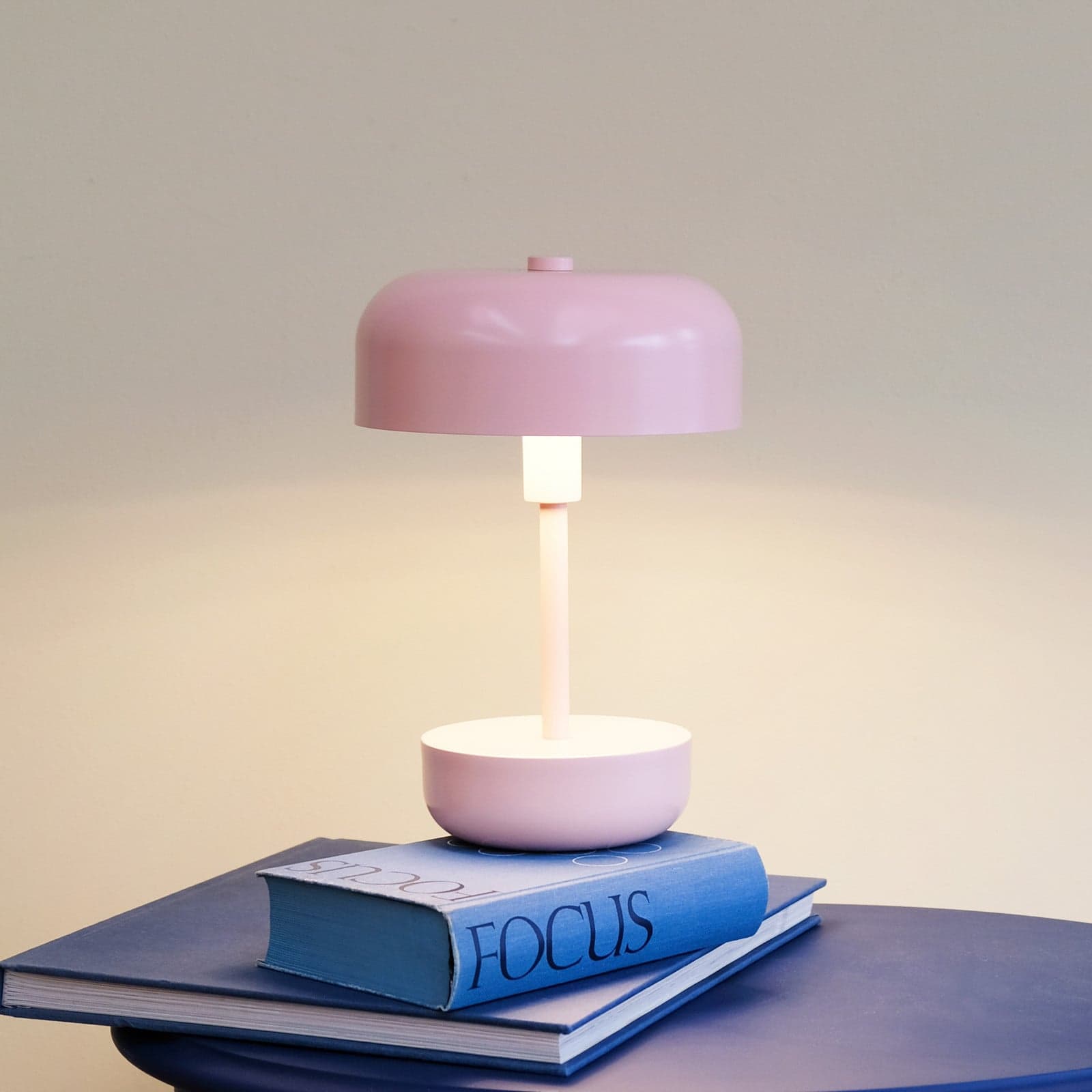 Haipot LED Portable Bordlampe Rose - Dyberg Larsen - Stue - Moderne - Metall - Med skjerm