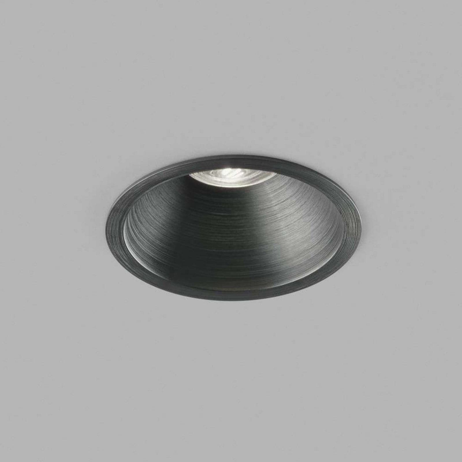Curve II innfelt spot, svart, Ø 9 cm, IP54 - LIGHT-POINT - Stue - Aluminium