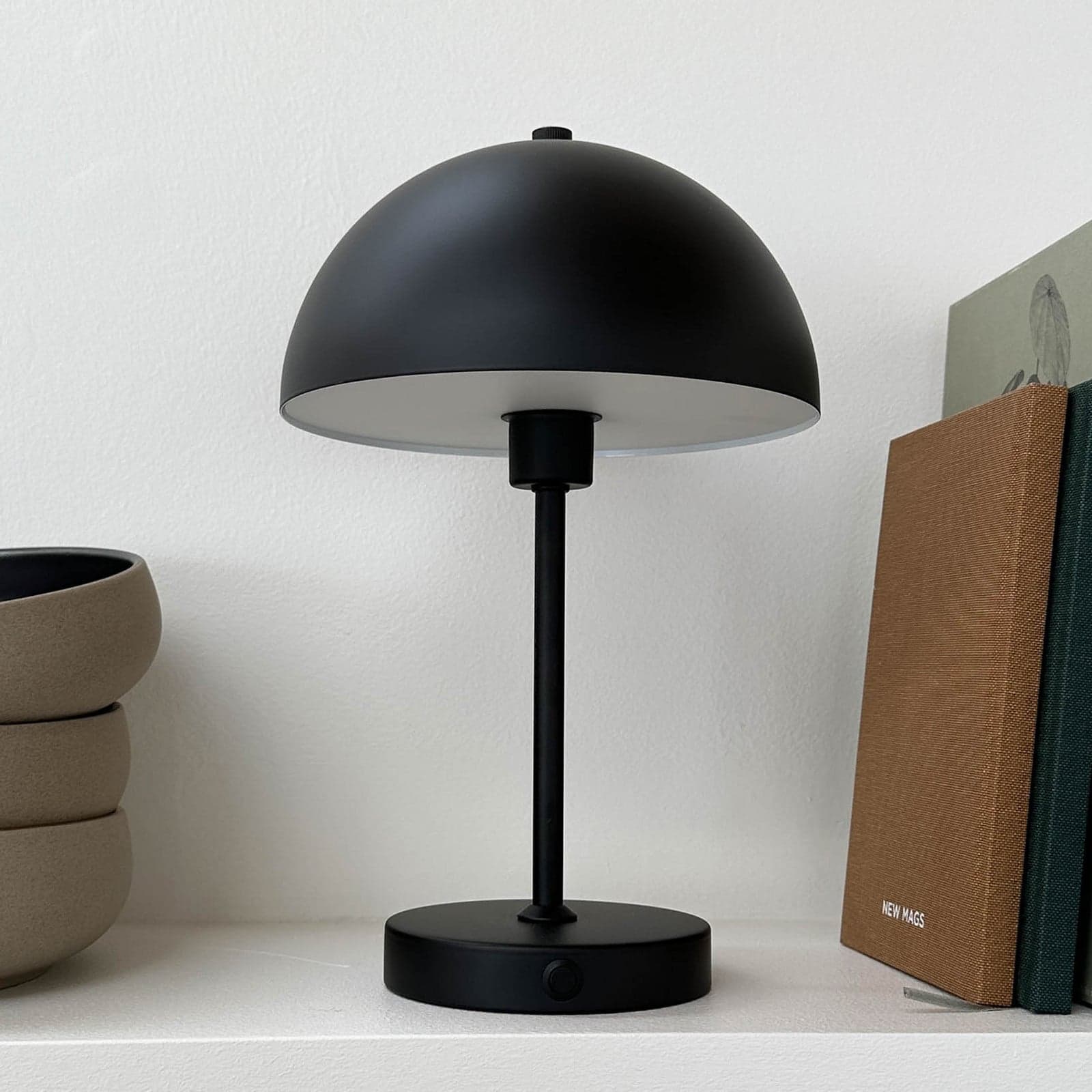 Stockholm Portable Bordlampe Black - Dyberg Larsen - Stue - Skandinavisk - Metall - Med skjerm