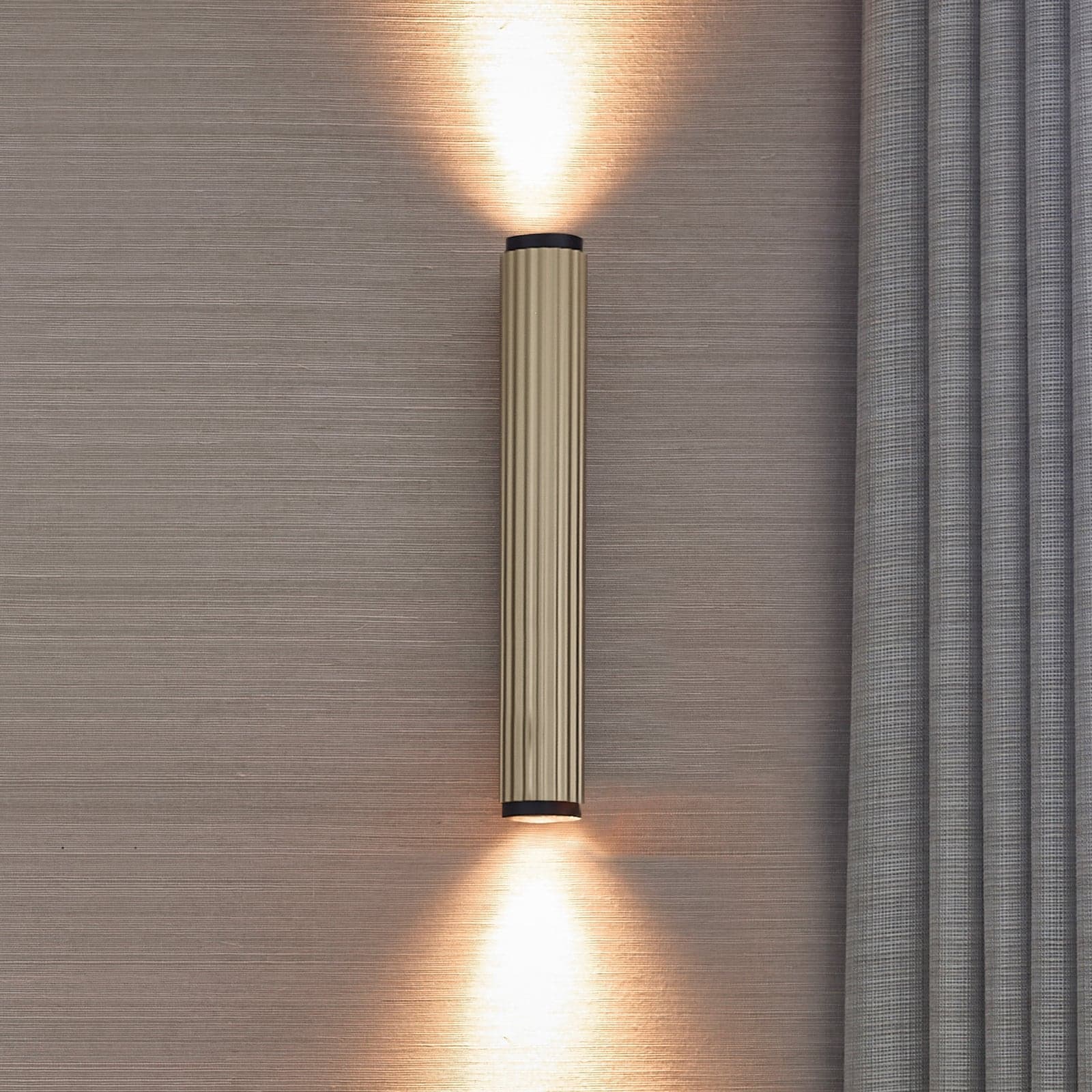 Velvet W1 Switch Tune LED-vegglampe, messing – LIGHT-POINT - Stue - Moderne - Aluminium - Med en lyskilde