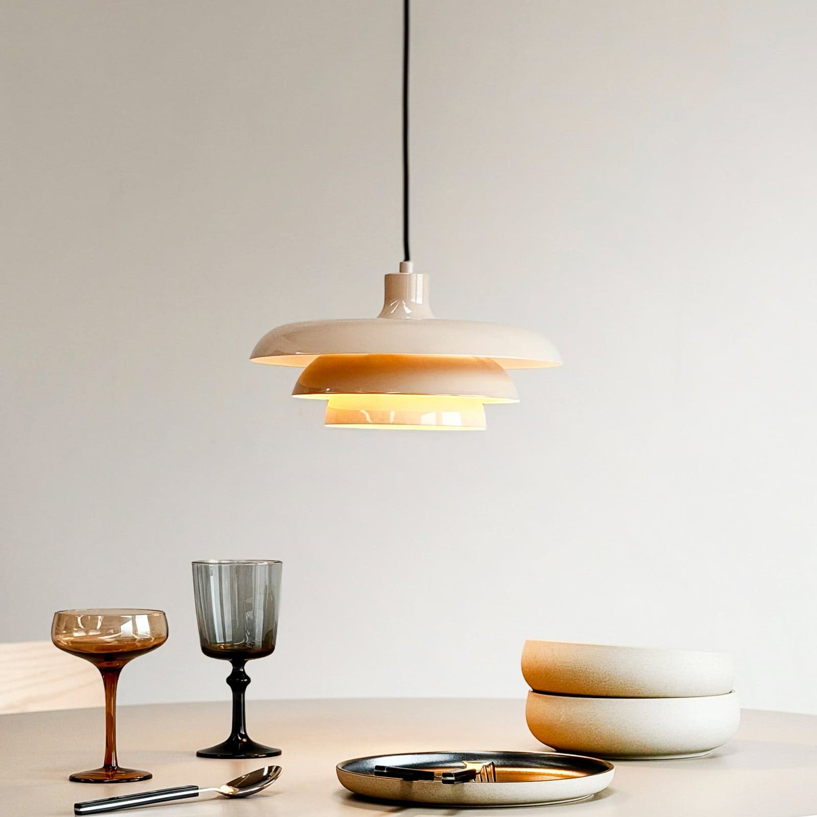 Ava hengelampe, beige, metall, Ø 31 cm – Dyberg Larsen - Spisestue - Design - Med en lyskilde