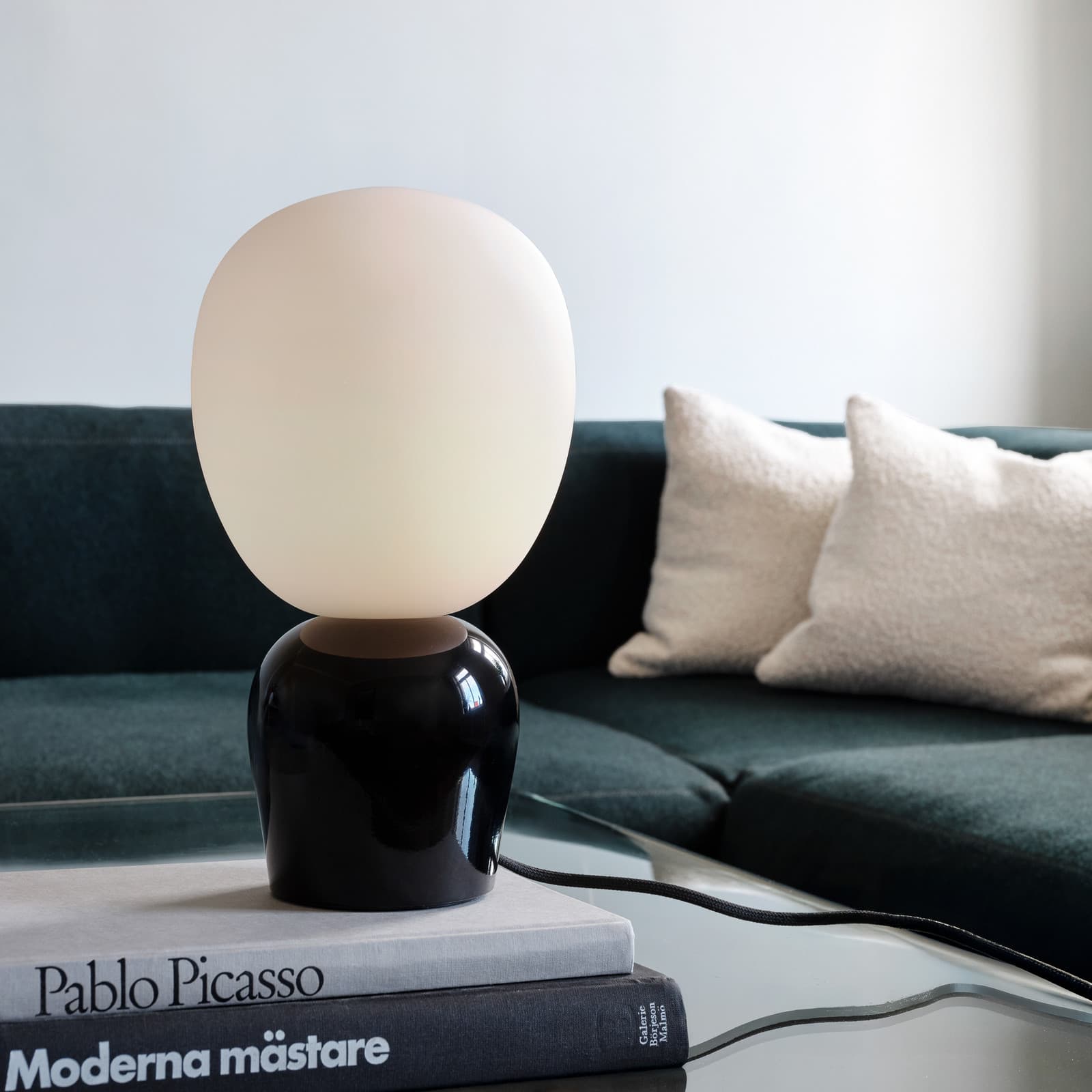 Buddy bordlampe svart metall/glass høyde 33,5 cm - Belid - Stue - Design - Kule