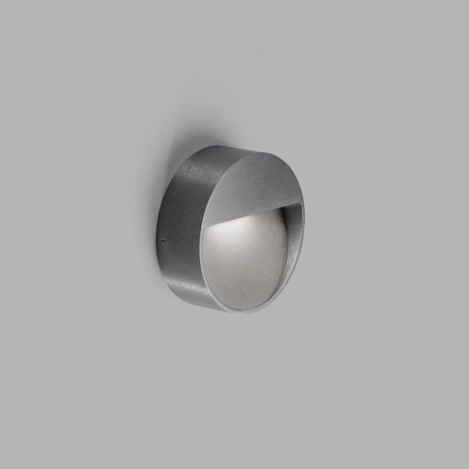 Serious 1 vegglampe IP54 2700K Titanium - LIGHT-POINT - Terrasse - Aluminium