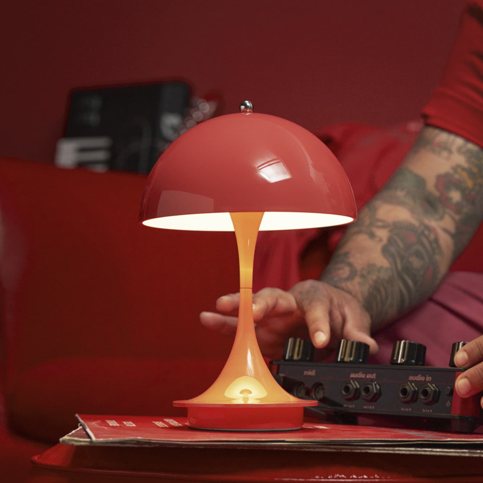 Panthella 160 PORTABLE V3 batterilampe Opaque Coral - Louis Poulsen - Balkong - Design - Plast - Med en lyskilde