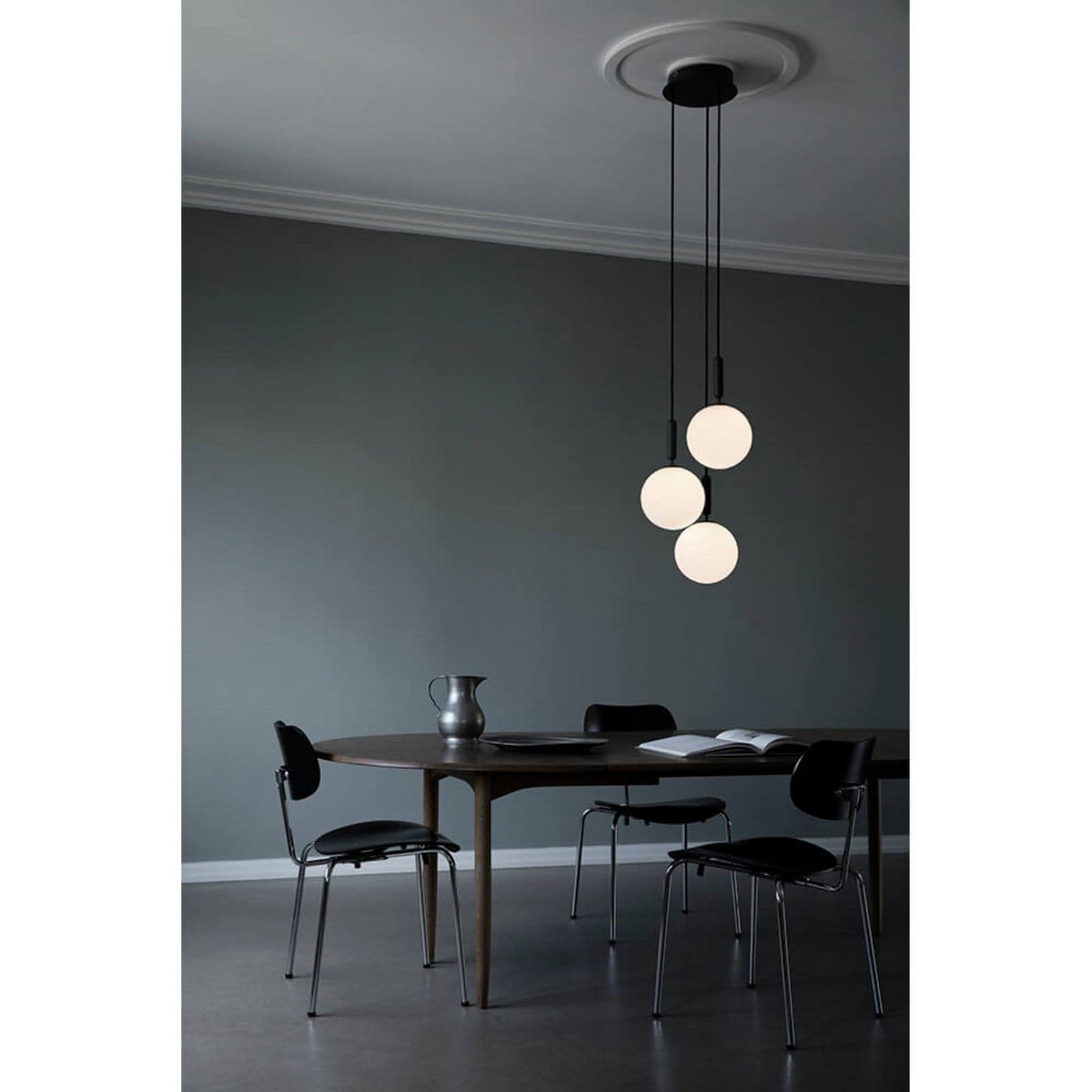 Miira 3 lysekrone, grå/opal, Ø 37 cm, 3 lyskilder - Nuura Nuura Aps - Spisestue - Skandinavisk - Metall - Med skjerm