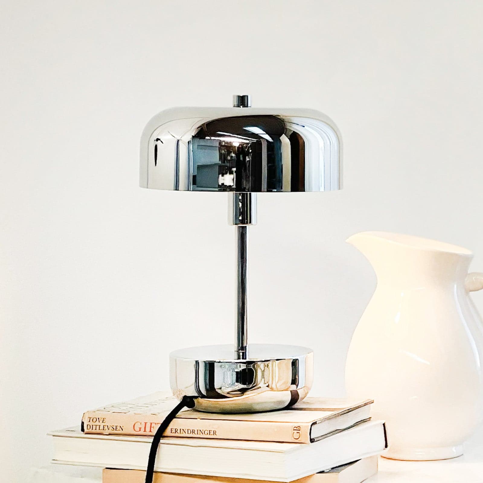 Haipot bordlampe, krom, metall – Dyberg Larsen - Stue - Moderne - Med skjerm