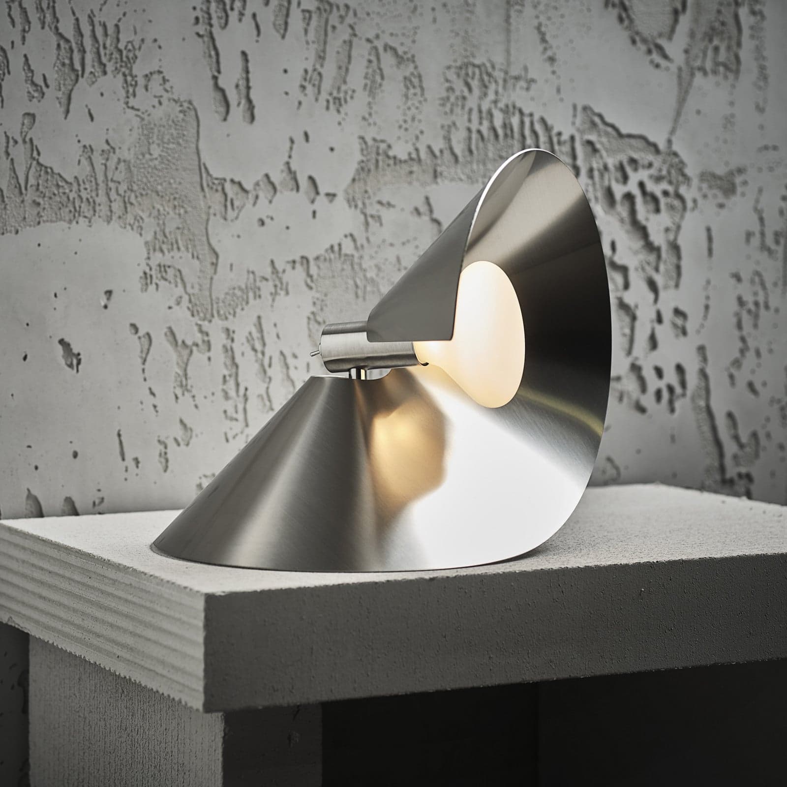 Peel Vegglampe Brushed Stainless Steel - Frandsen - Stue - Design - Metall - Med en lyskilde