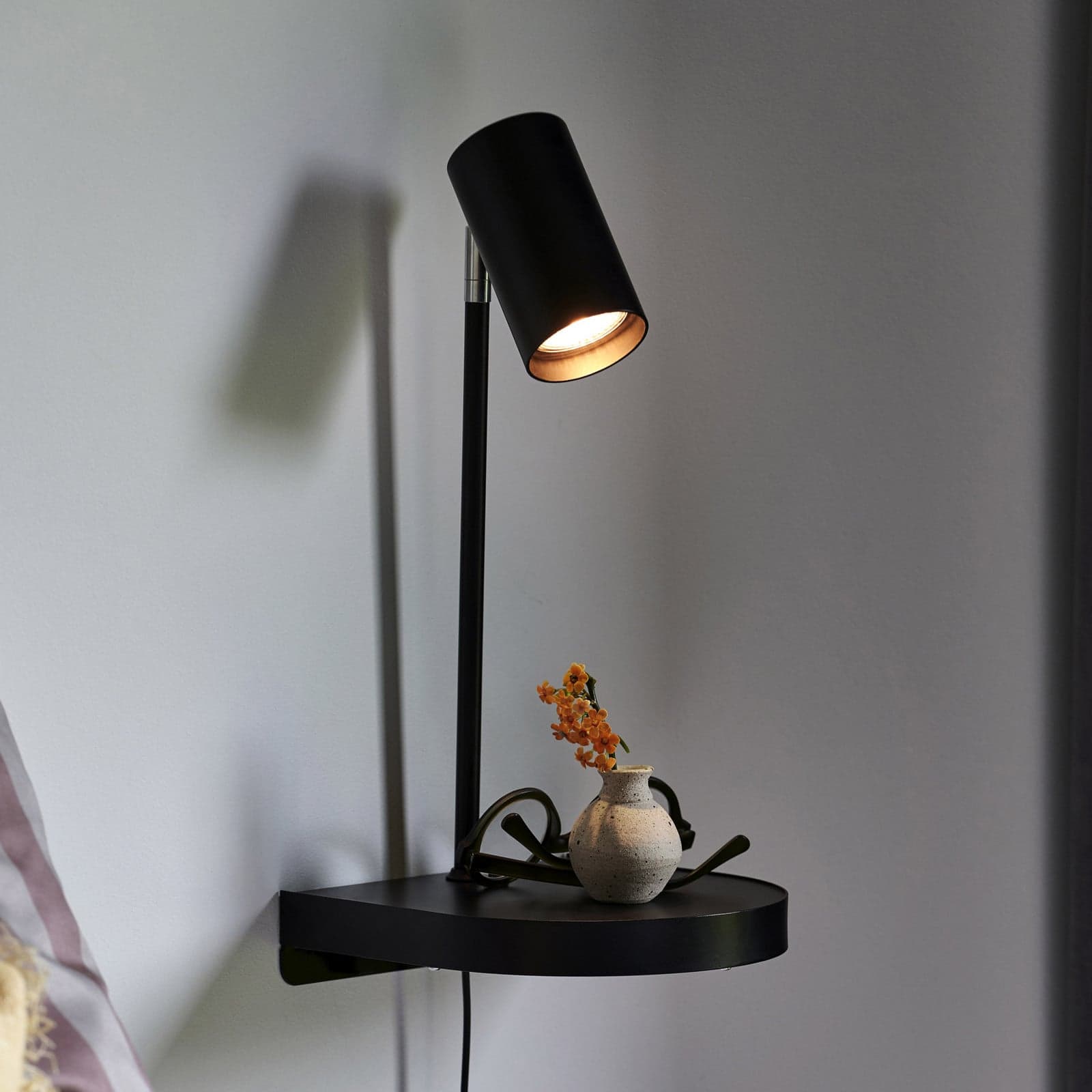 Cody Vegglampe w/USB-A Port for Charging Black - Nordlux - Soverom - Moderne - Metall - Med en lyskilde