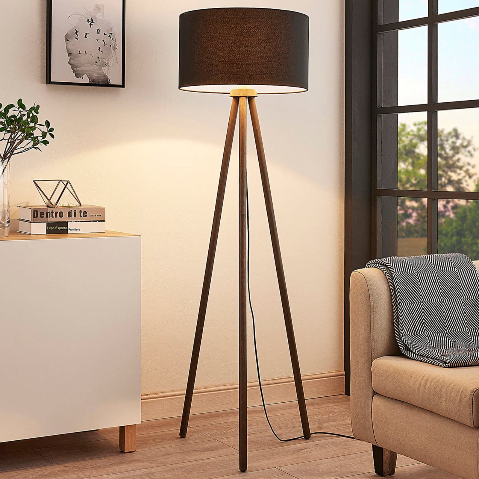 Majken Gulvlampe Dark Grey/Black - Lindby - Stue - Skandinavisk - Tre - Trefotet