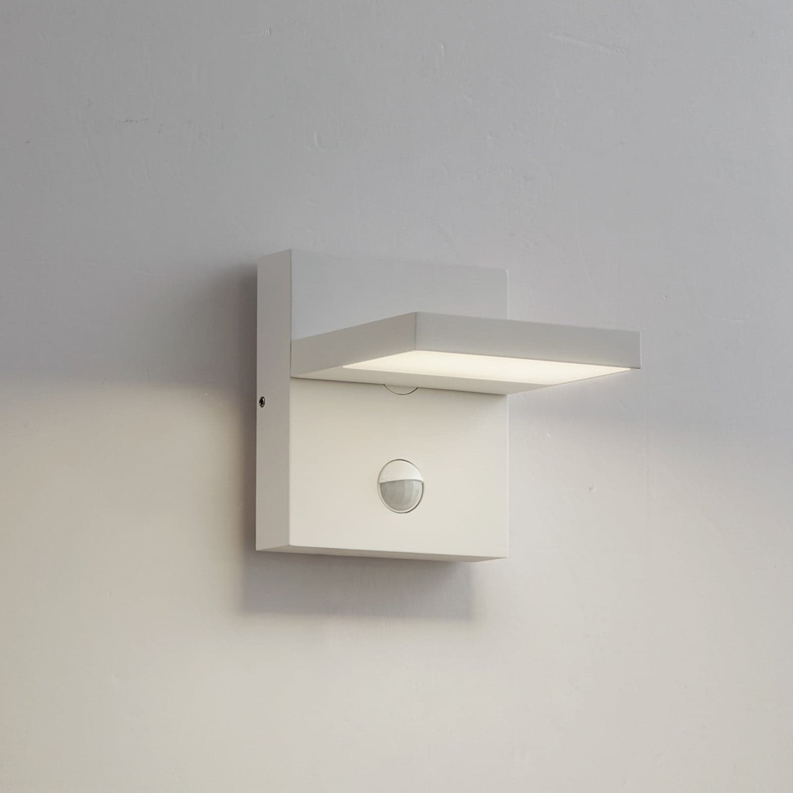 Silvan LED Utendørs Vegglampe w/Sensor Hvit - Lucande - Terrasse - Moderne - Aluminium - Kantet