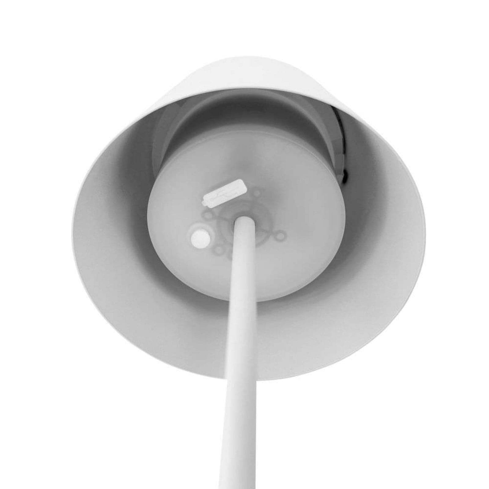 Karl LED-bordlampe med batteri, hvit, IP44 – Dyberg Larsen - Stue - Skandinavisk - Metall - Med skjerm