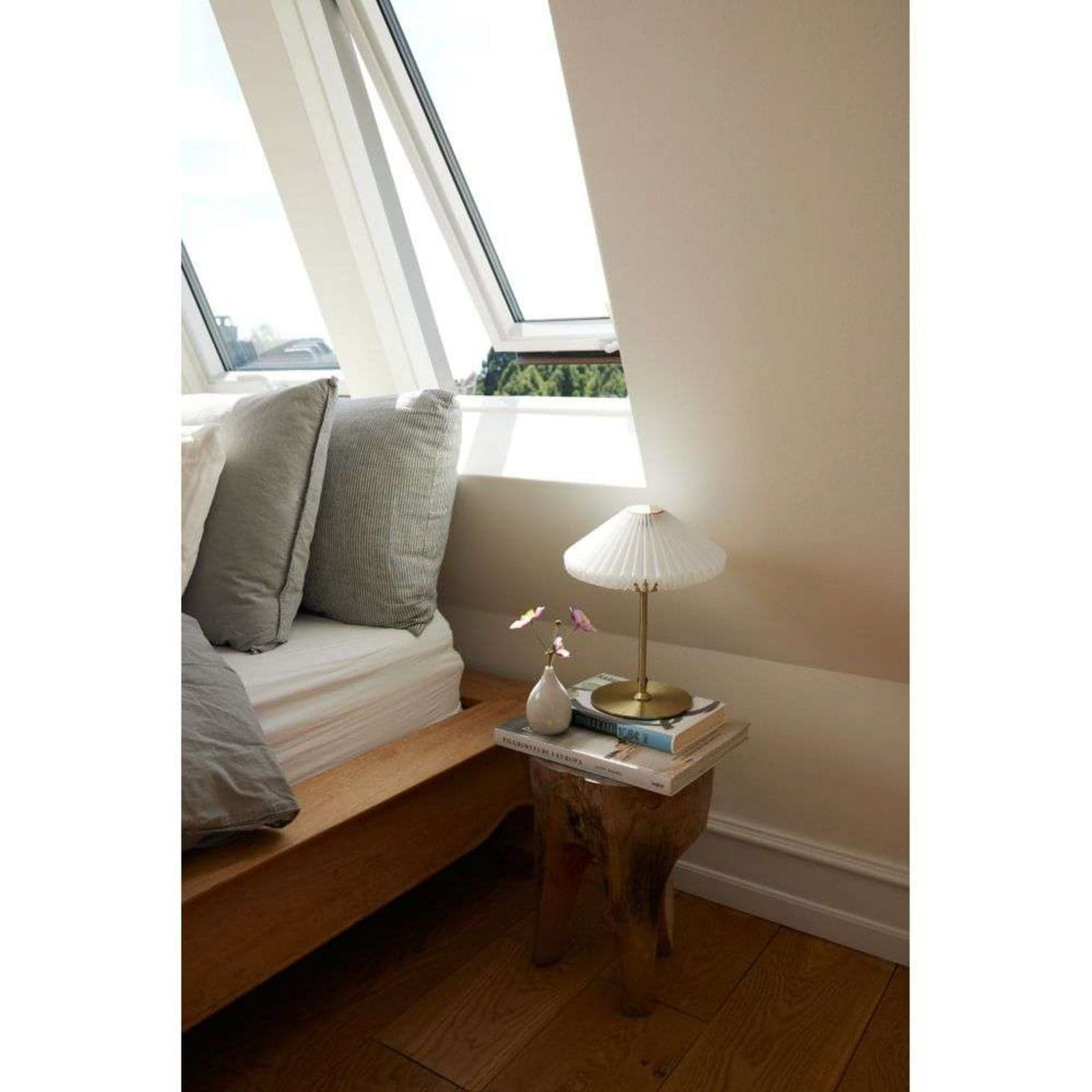 Paris Bordlampe Ø24 Clean White/Antique - Halo Design - Stue - Metall