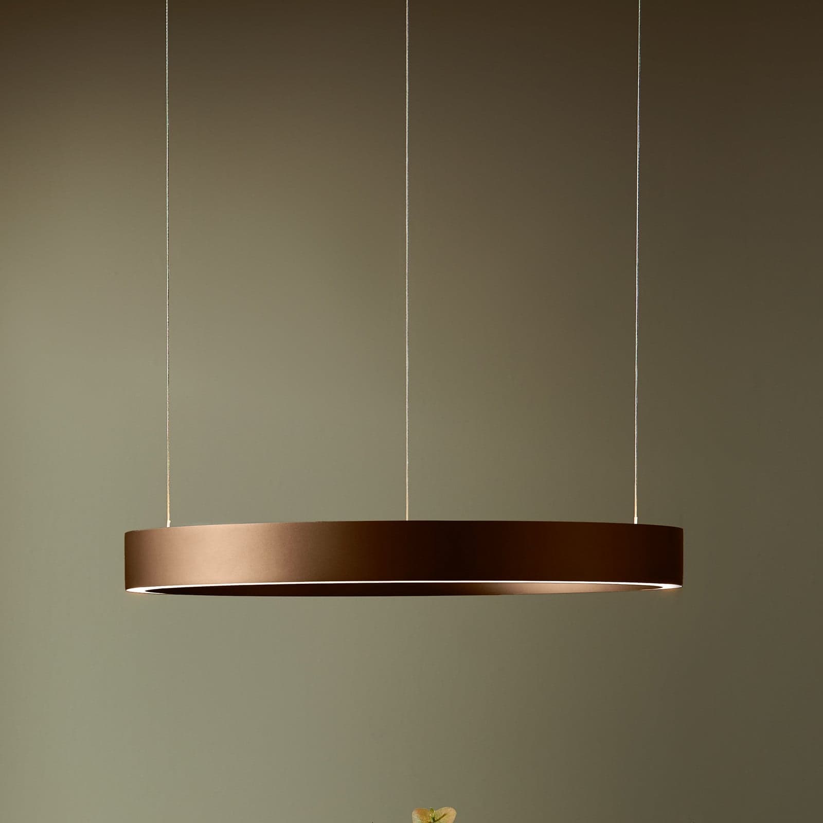 Velora LED-hengelampe, karamellbrun, Ø 60 cm, dimbar – LOOM DESIGN - Stue - Moderne - Aluminium - Med en lyskilde