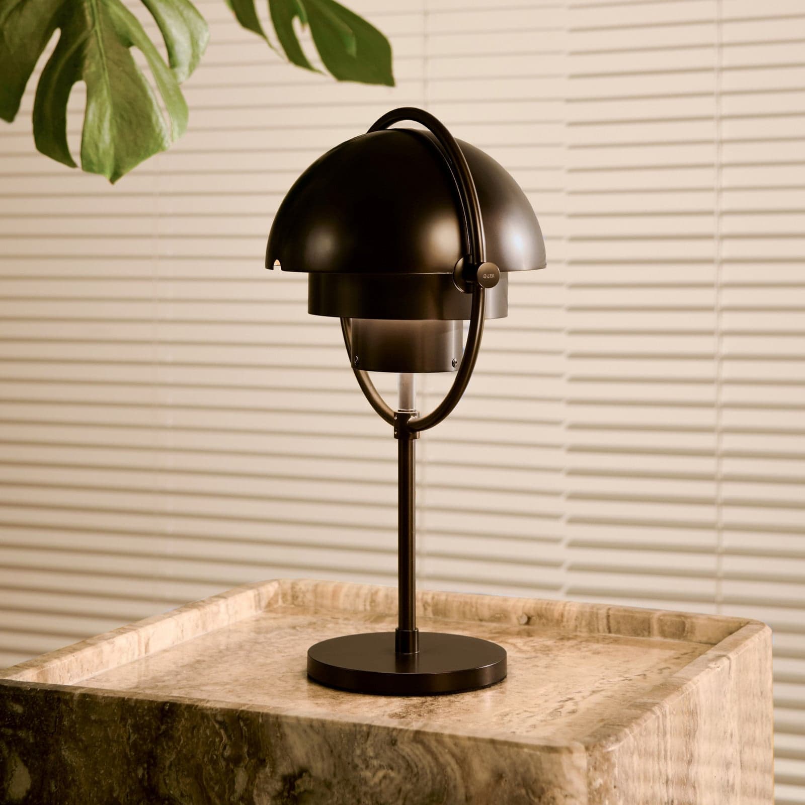 Multi-Lite Portable bordlampe, svart/svart, 30 cm – Gubi - Stue - Design - Metall - Med skjerm