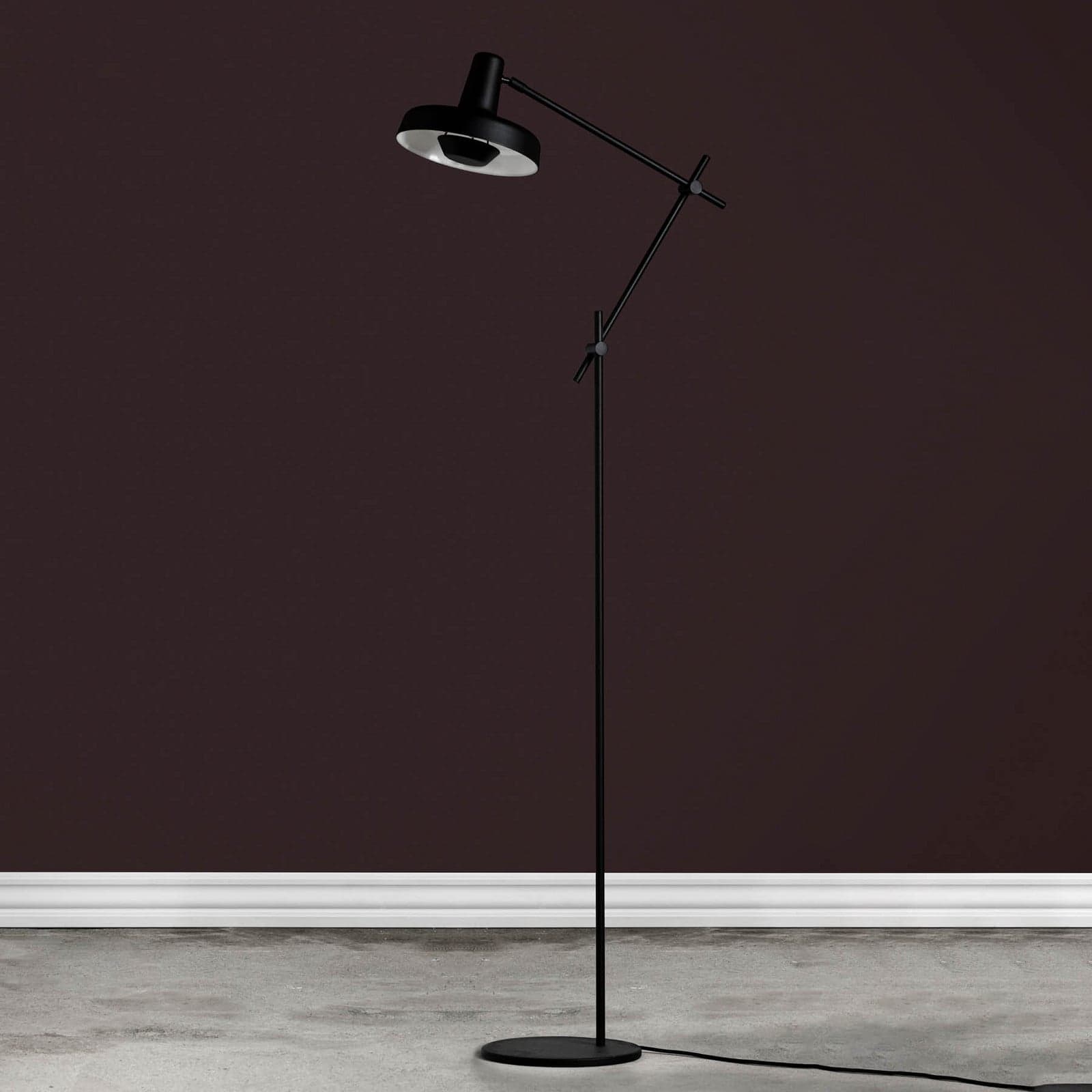 Arigato Gulvlampe Svart - Grupa - Arbeidsrom / kontor - Metall - Rund