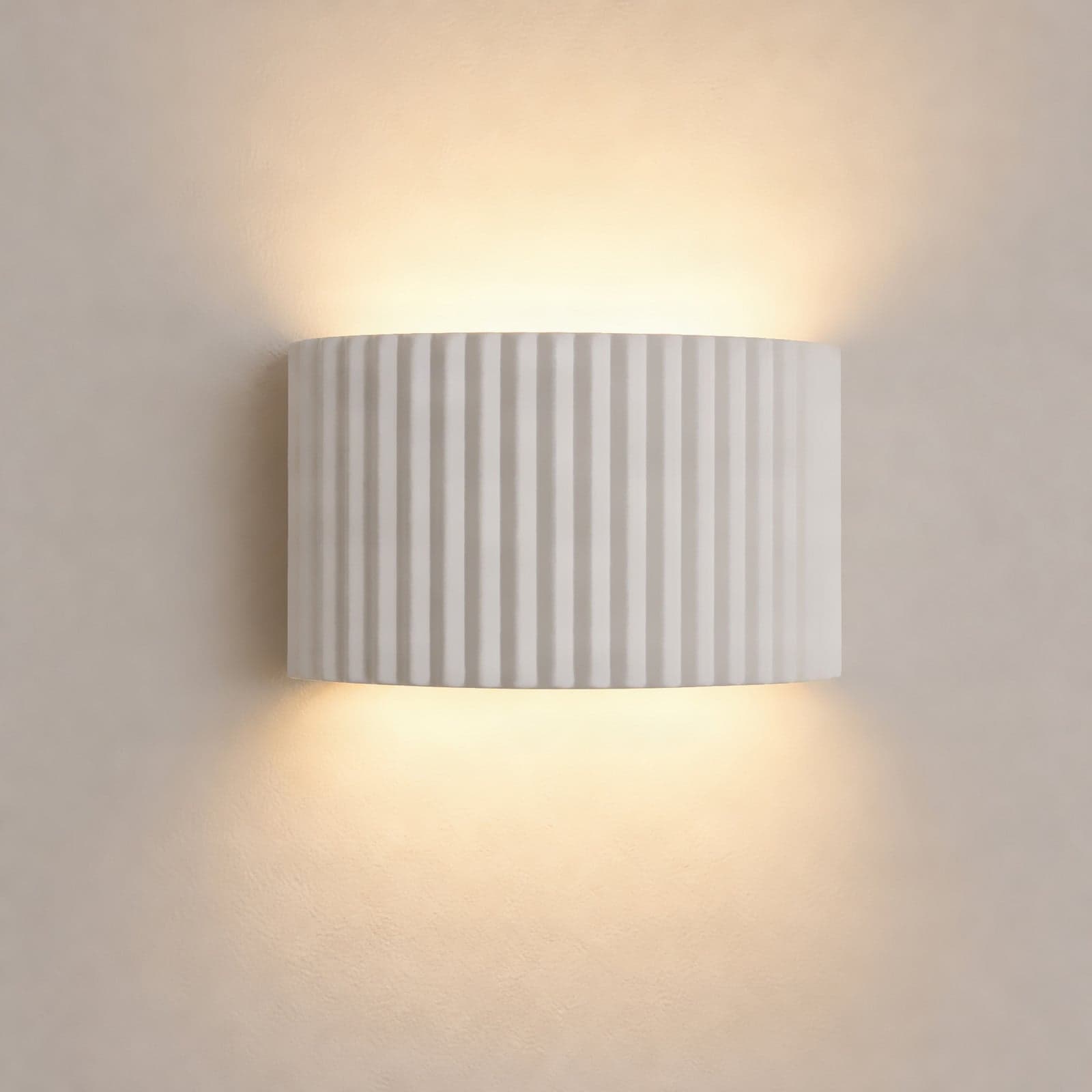Naike vegglampe, hvit, ribbet utseende, gips, 15 cm – Lindby - Entré - Moderne - Gips / Leire - Med en lyskilde