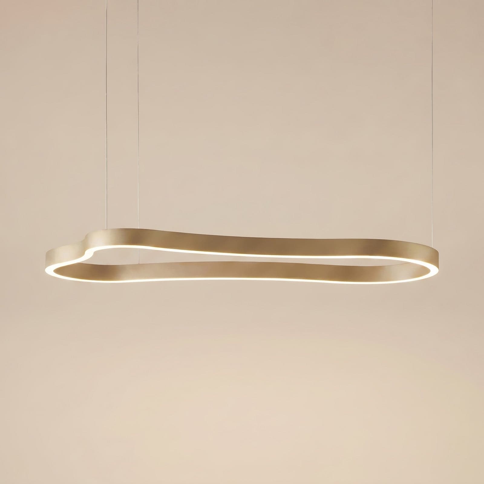 Vikali LED-hengelampe, gull, 90 x 45 cm, dimbar, CCT – Lucande - Stue - Moderne - Metall - Med en lyskilde