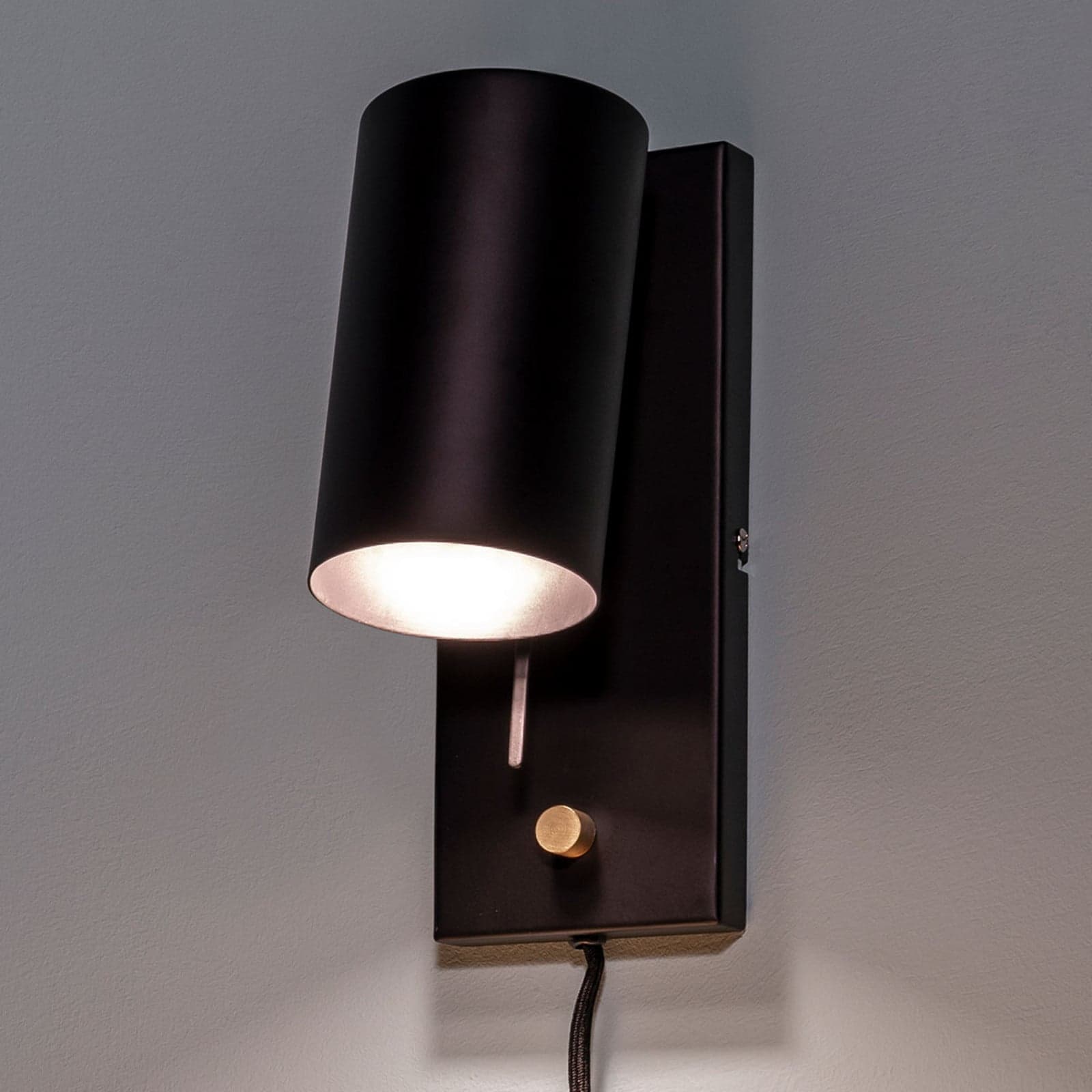 Carrie Vegglampe Black - Markslöjd - Stue - Moderne - Metall - Med en lyskilde