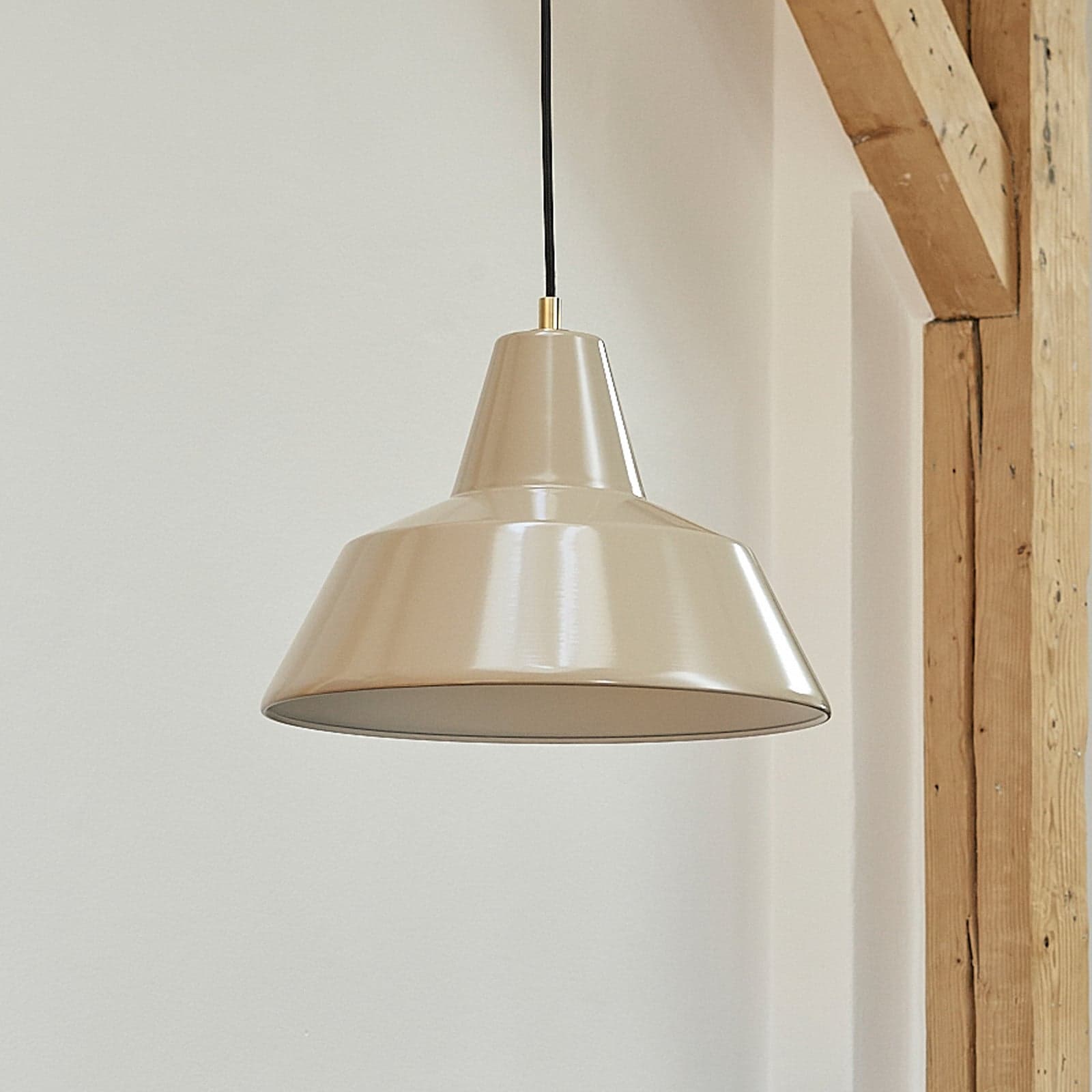 Workshop W3 pendellampe, beige, aluminium, E27 – Made By Hand - Spisestue - Design - Med en lyskilde