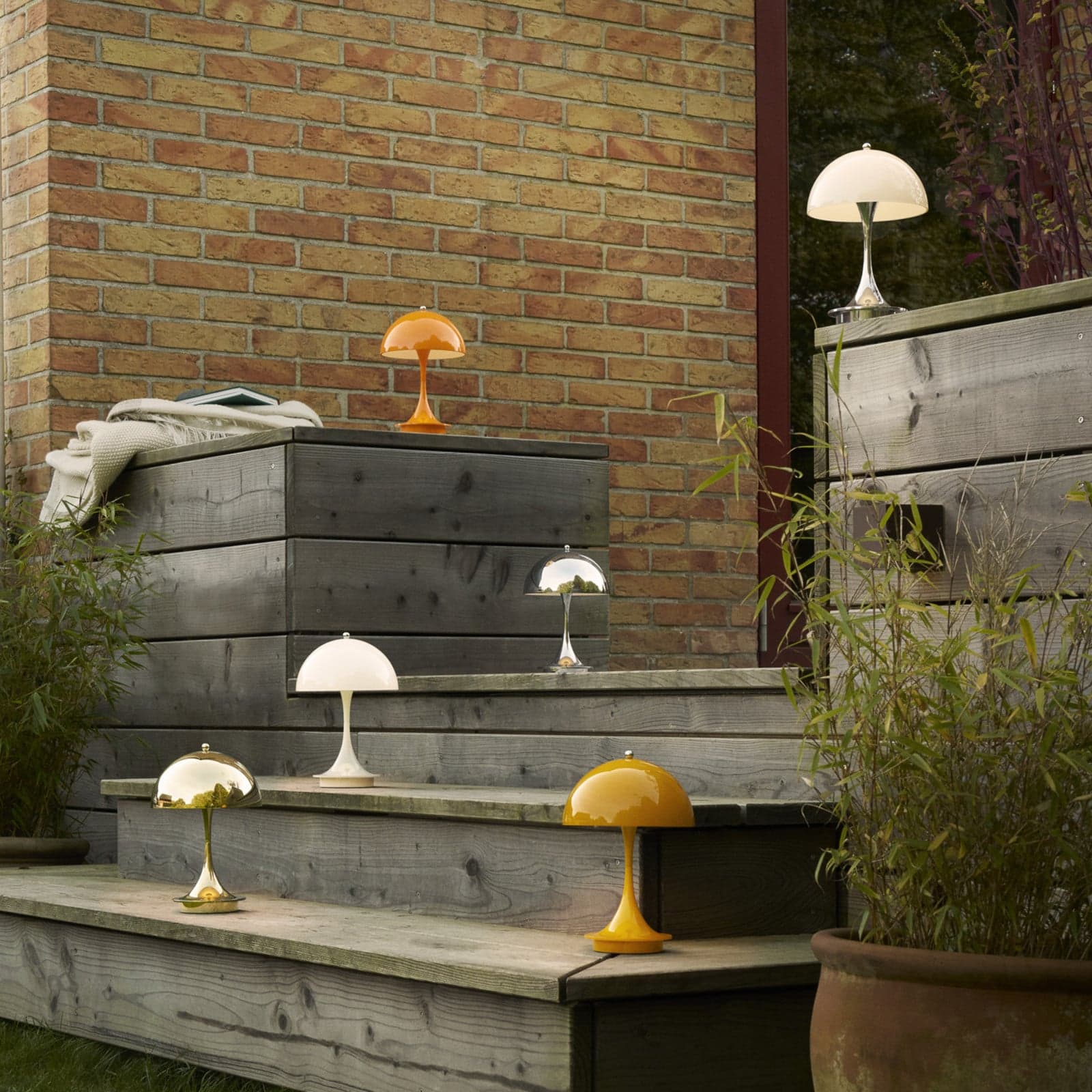 Panthella 160 PORTABLE V3 batterilampe krom opal beige - Louis Poulsen - Balkong - Design - Plast - Med en lyskilde
