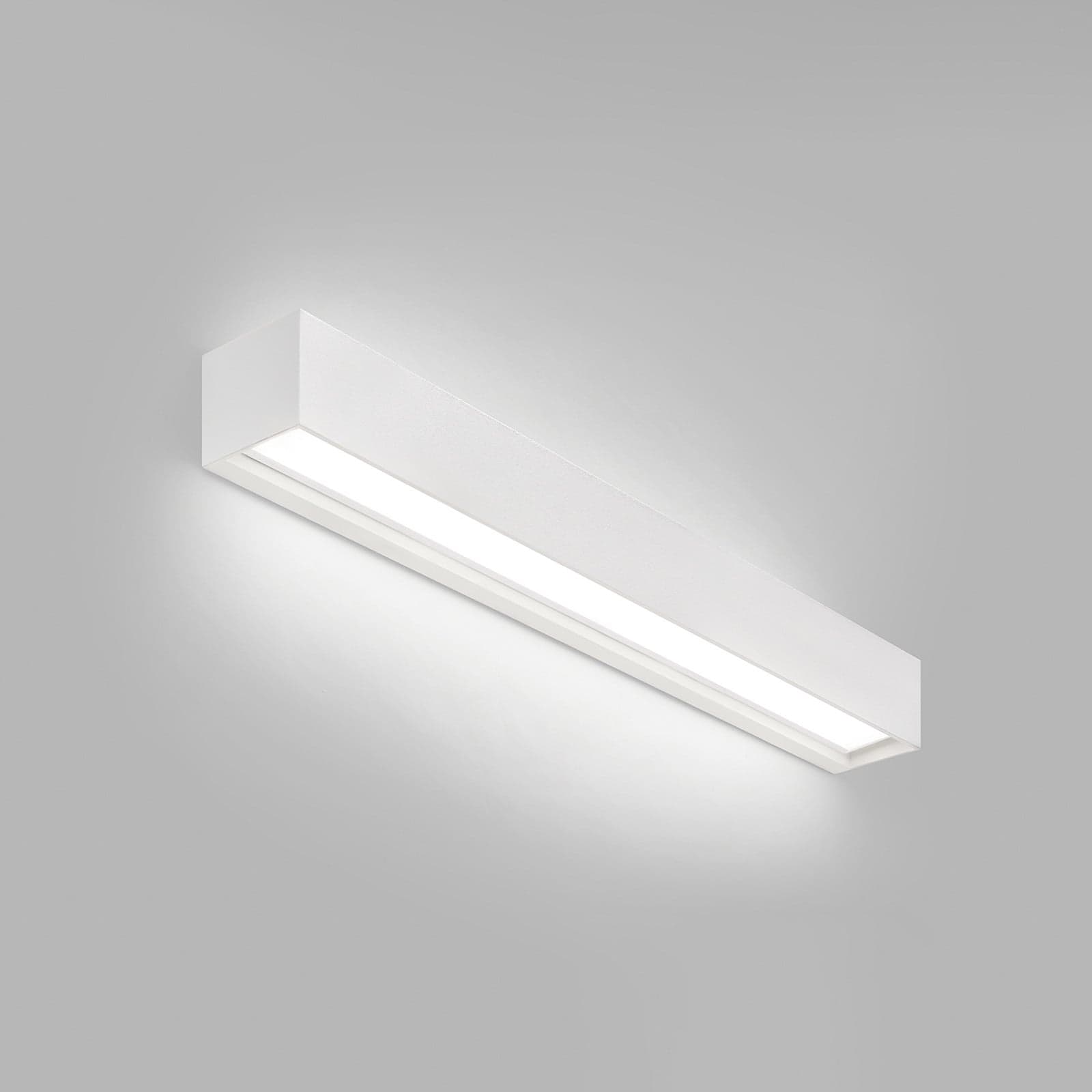 Linea W3 LED-vegglampe, hvit, 60 cm, CCT, IP20 - Light-Point - Stue - Design - Aluminium - Med flere lyskilder