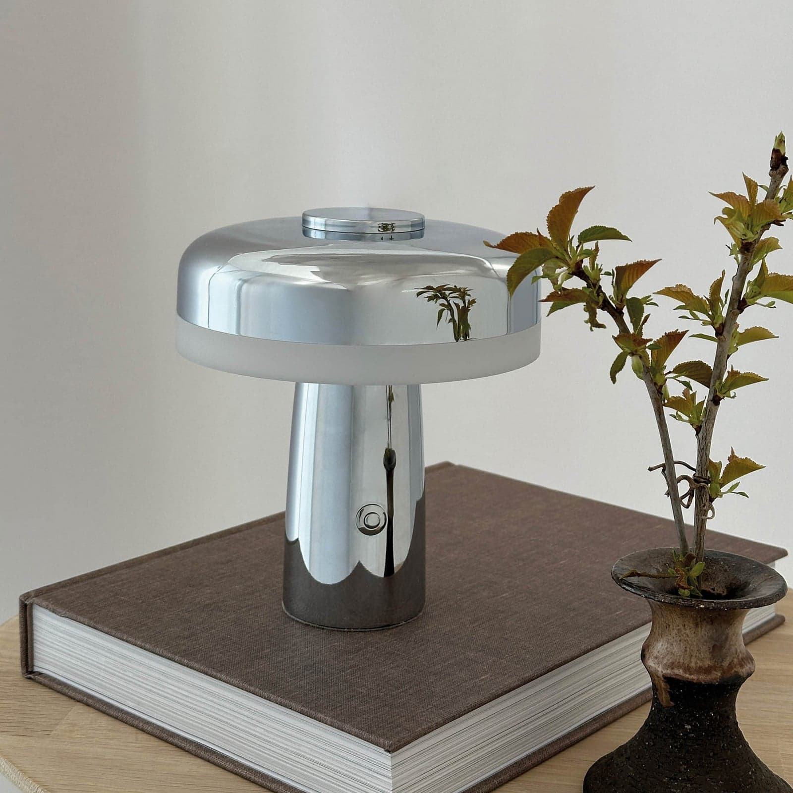 Porter LED Portable Bordlampe Krom - Dyberg Larsen - Stue - Skandinavisk - Metall - Med skjerm