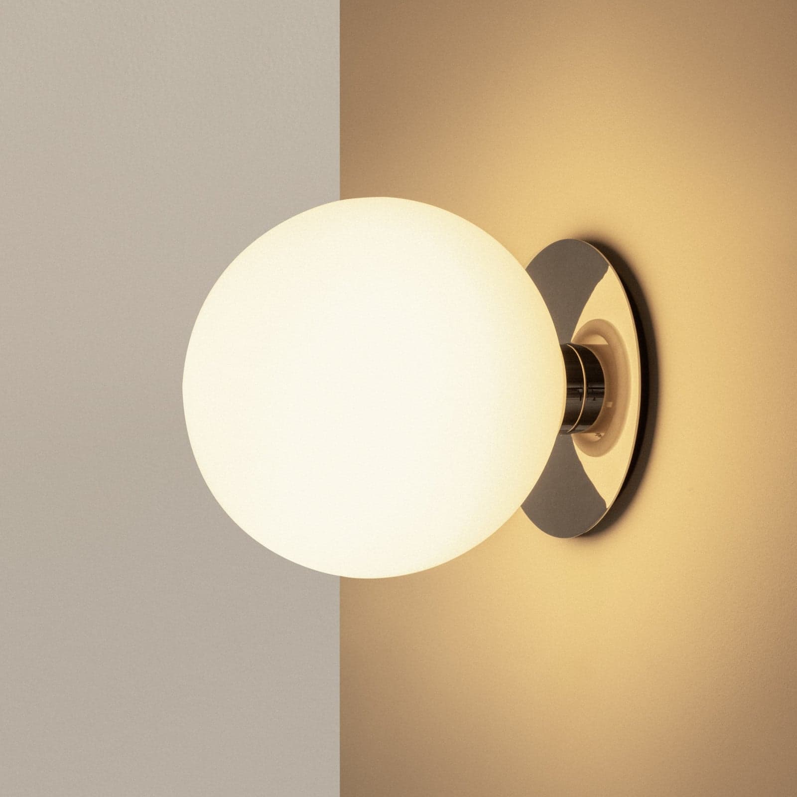 TR Bulb vegglampe, metall, hvit, Ø 20 cm - Audo Copenhagen - Stue - Design - Kule