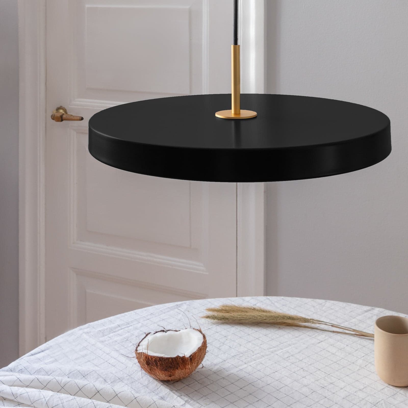 Asteria Pendel Medium Black - UMAGE Asteria medium - Stue - Design - Metall - Med en lyskilde