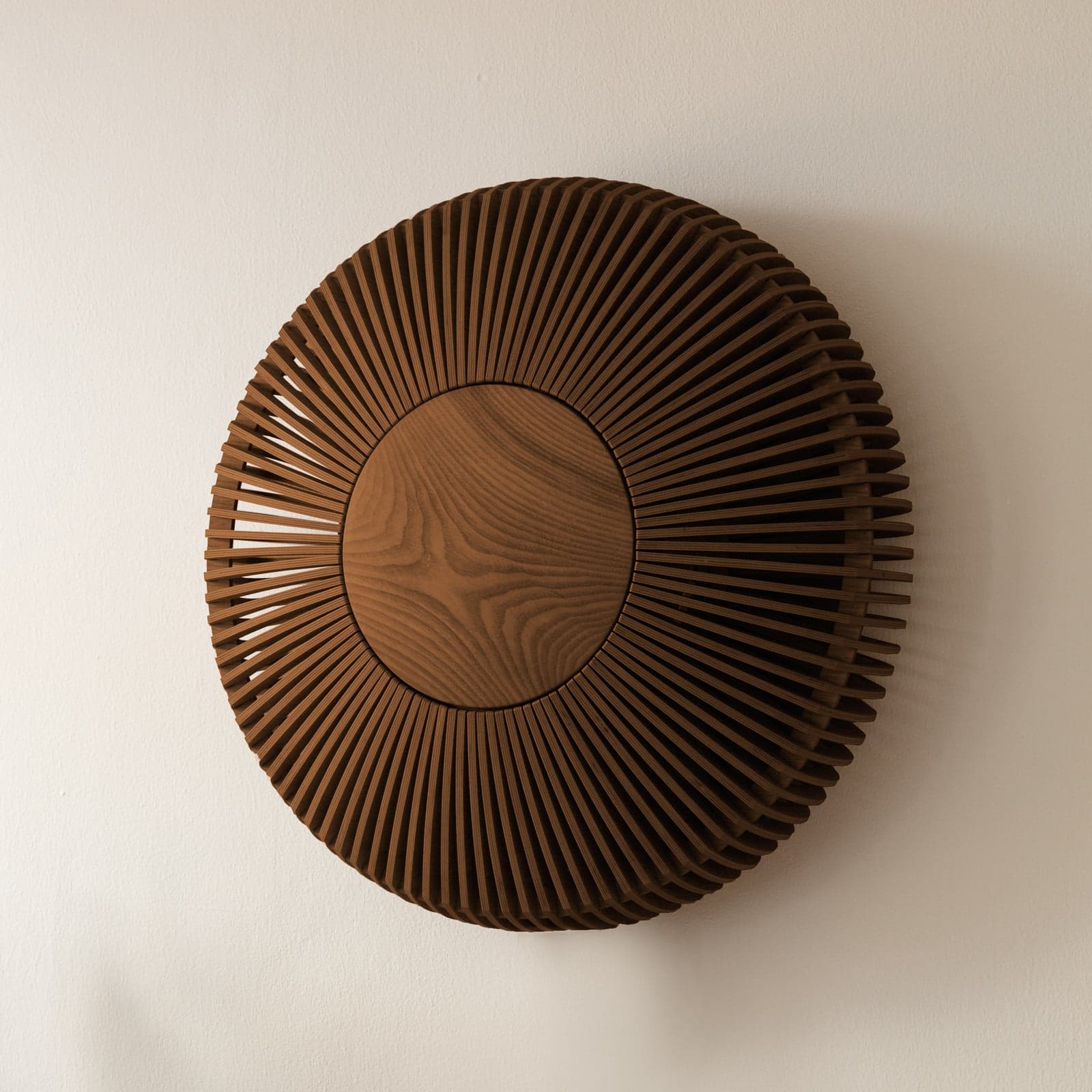 Clava Up Wood vegg-/taklampe Large Dark Oak – UMAGE - Stue - Skandinavisk - Tre - Rund