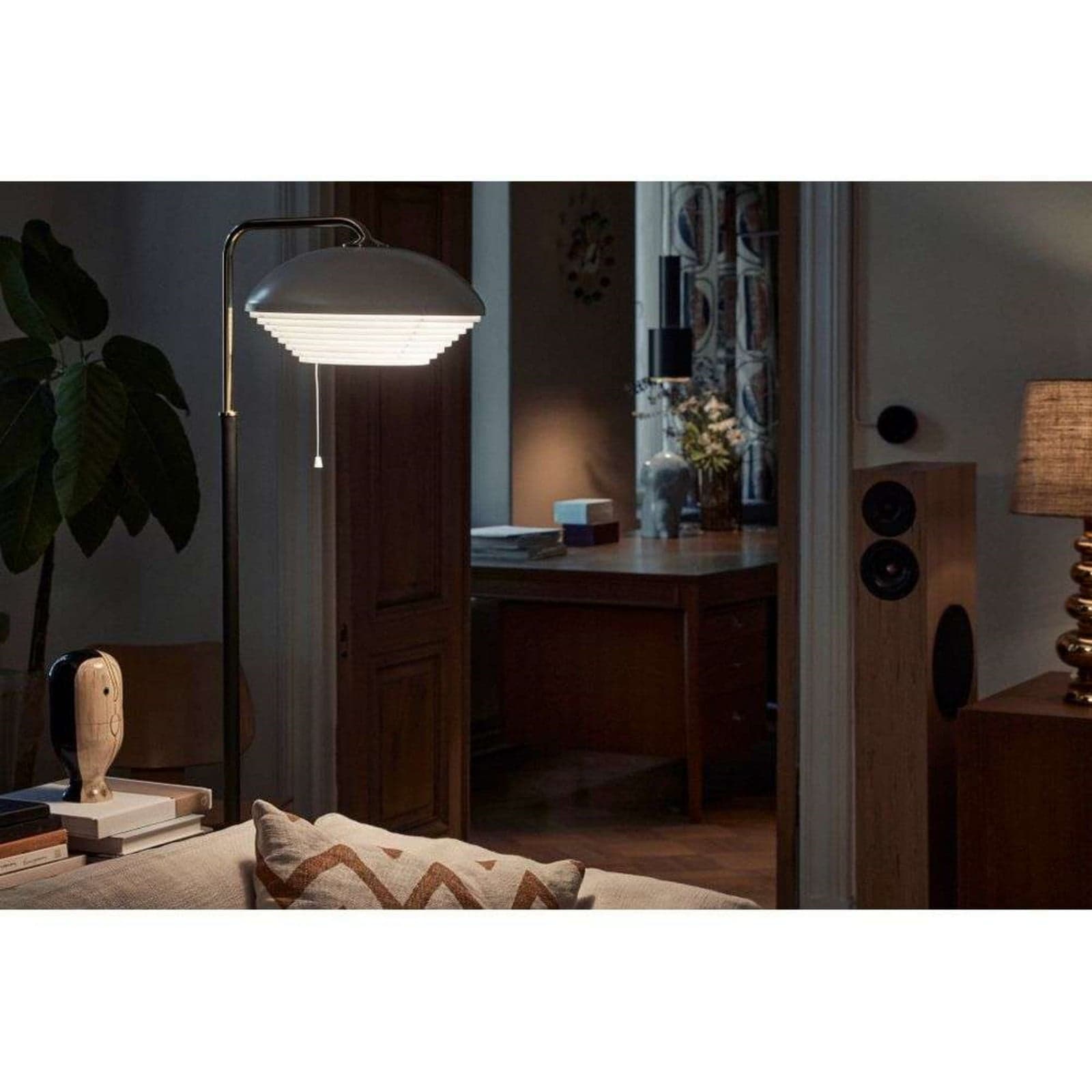 A811 Gulvlampe i polert messing – Artek - Stue - Metall