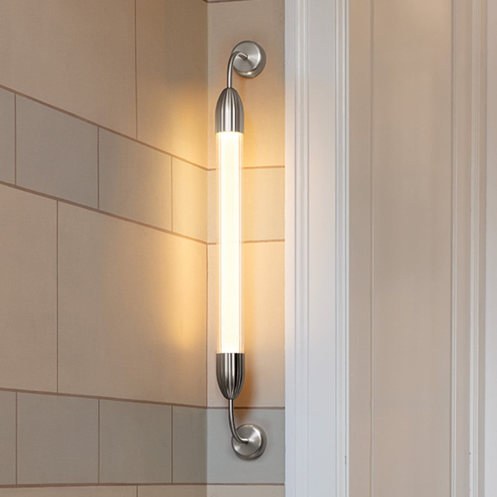 Lemon Squeeze Vegglampe Singel Long Plated Steel - UMAGE - Stue - Design - Metall - Med en lyskilde