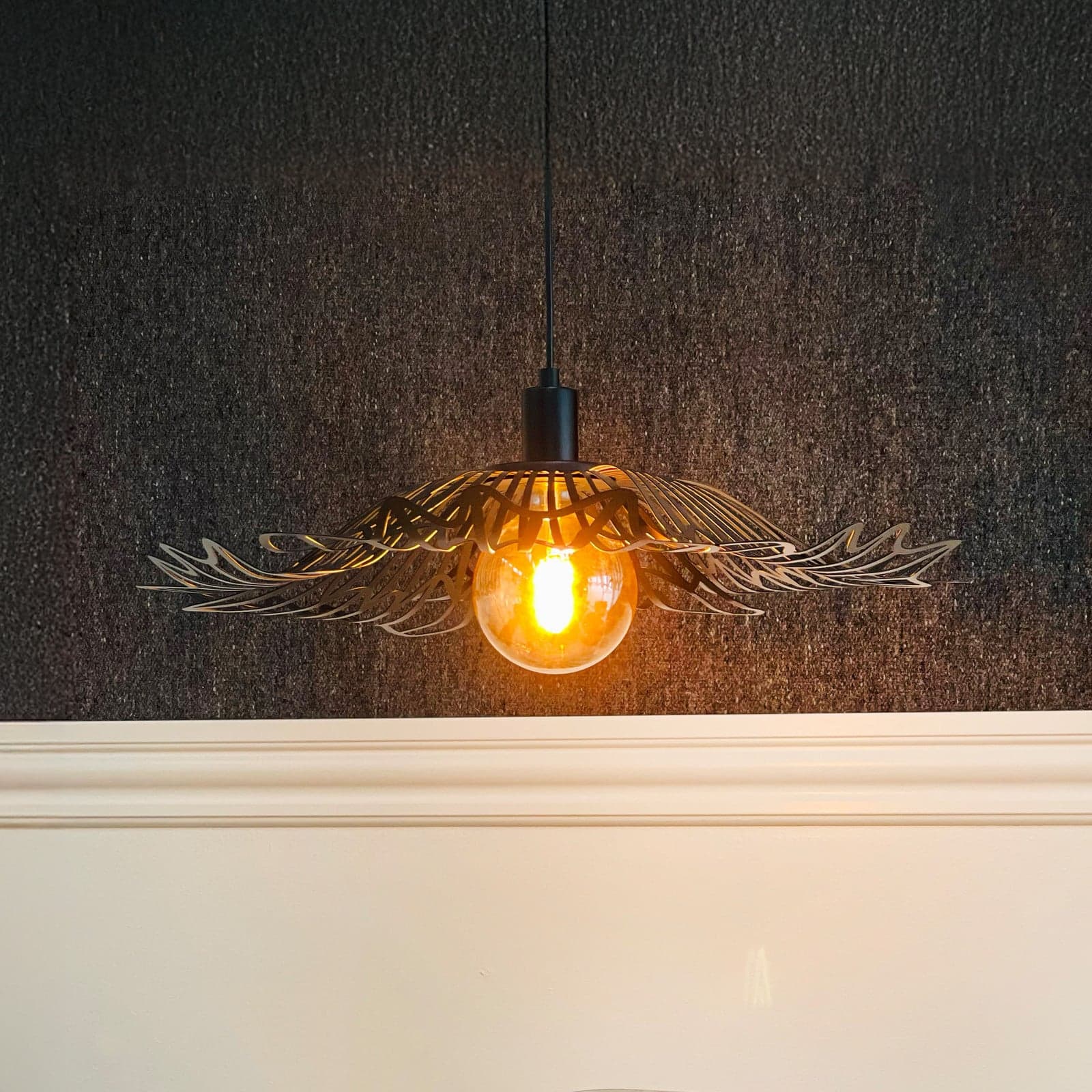 Flora pendellampe, stor, matt svart – DybergLarsen Dyberg Larsen - Stue - Design - Metall - Med en lyskilde