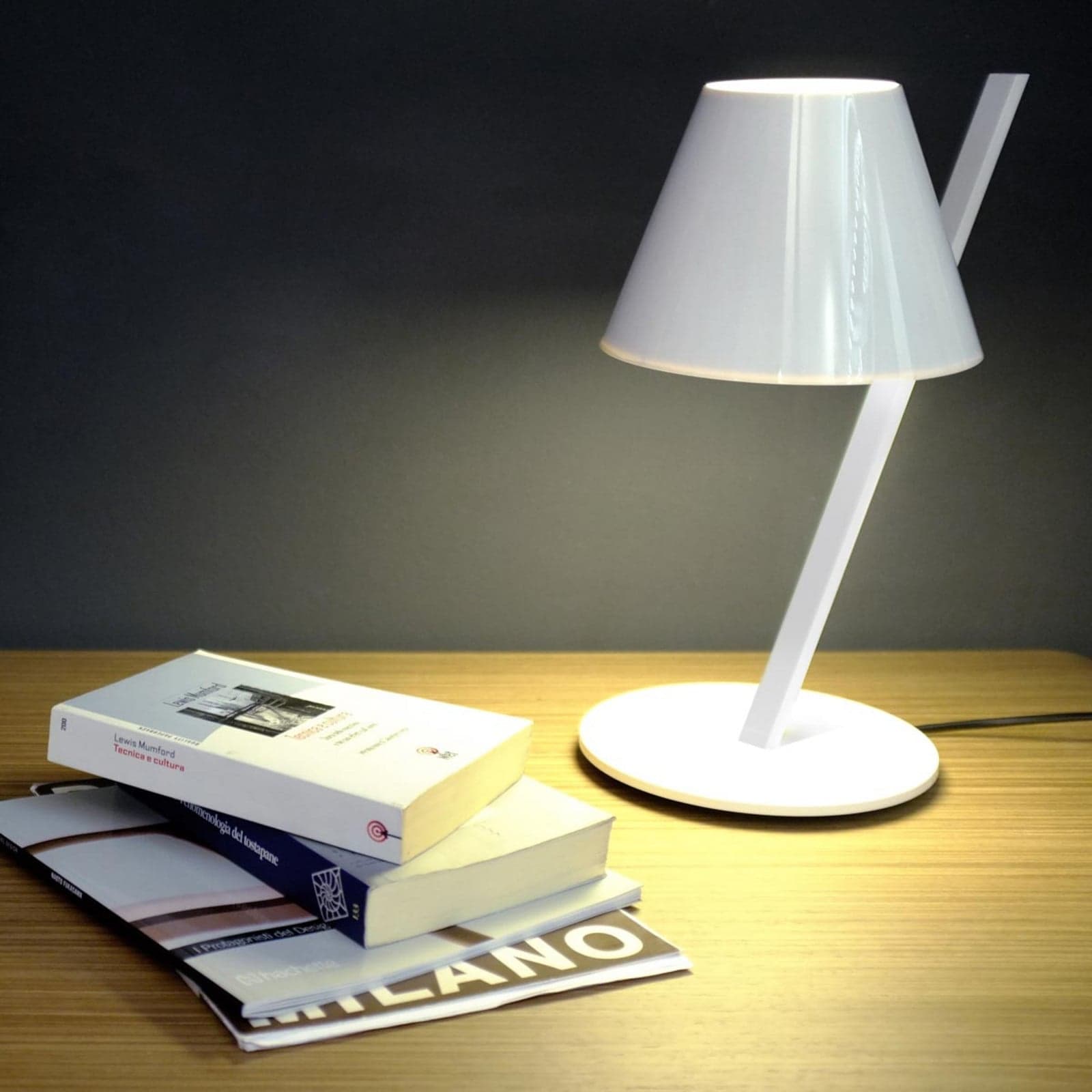 La Petite Bordlampe Hvit - Artemide - Stue - Design - Metall - Med skjerm