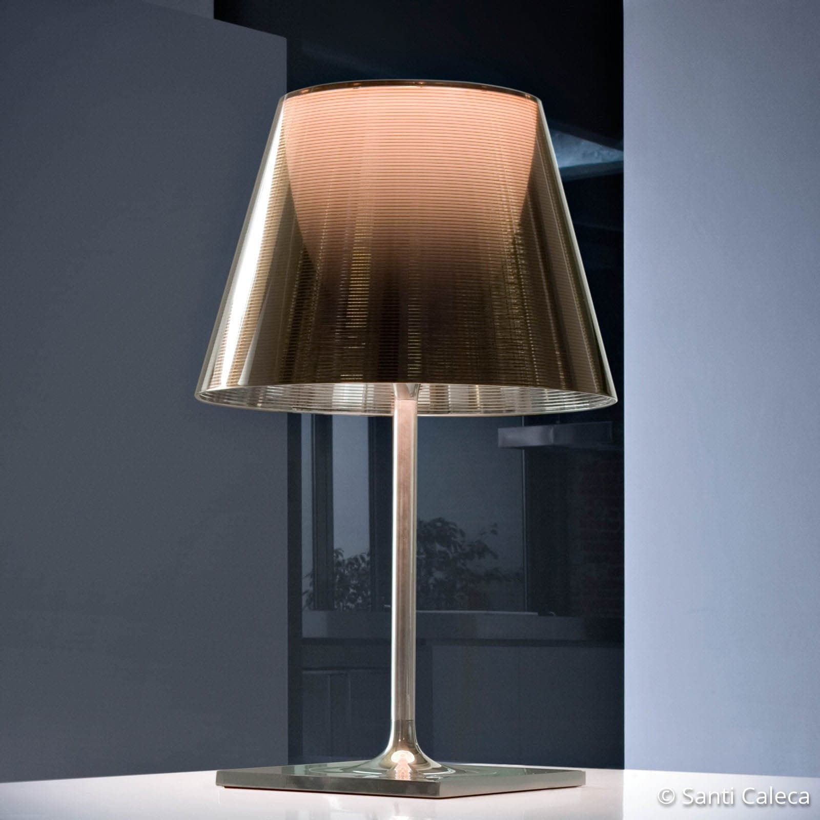 KTribe T2 bordlampe aluminium bronse - FLOS - Stue - Design - Plast - Med skjerm
