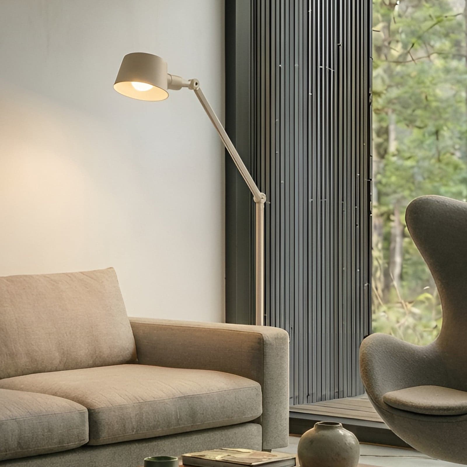 Silka gulvlampe, 173 cm, beige, justerbar, E27 - Lucande - Arbeidsrom / kontor - Moderne - Metall - Med en lyskilde