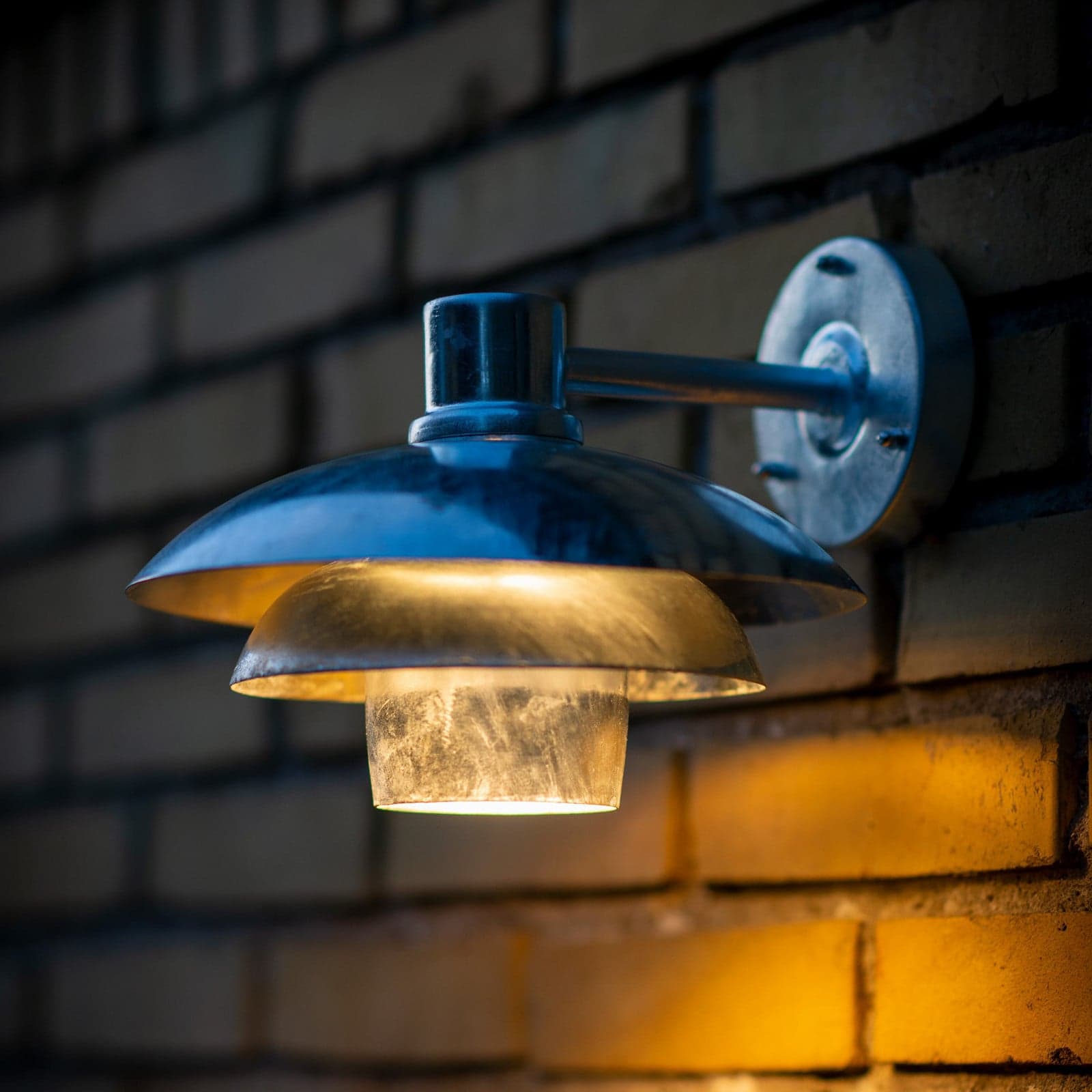 Morph Utendørs Vegglampe Ø24 Galvanized - Dyberg Larsen - Design - Metall - Med en lyskilde