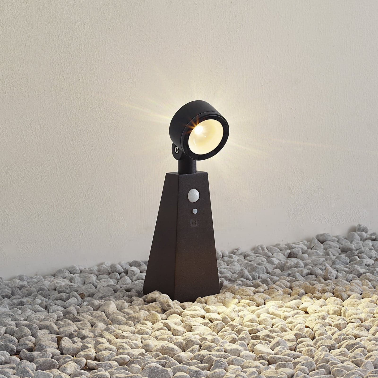 Raide LED Solcellelampe w/Sensor Svart - Lindby - Terrasse - Moderne - Aluminium - Med en lyskilde