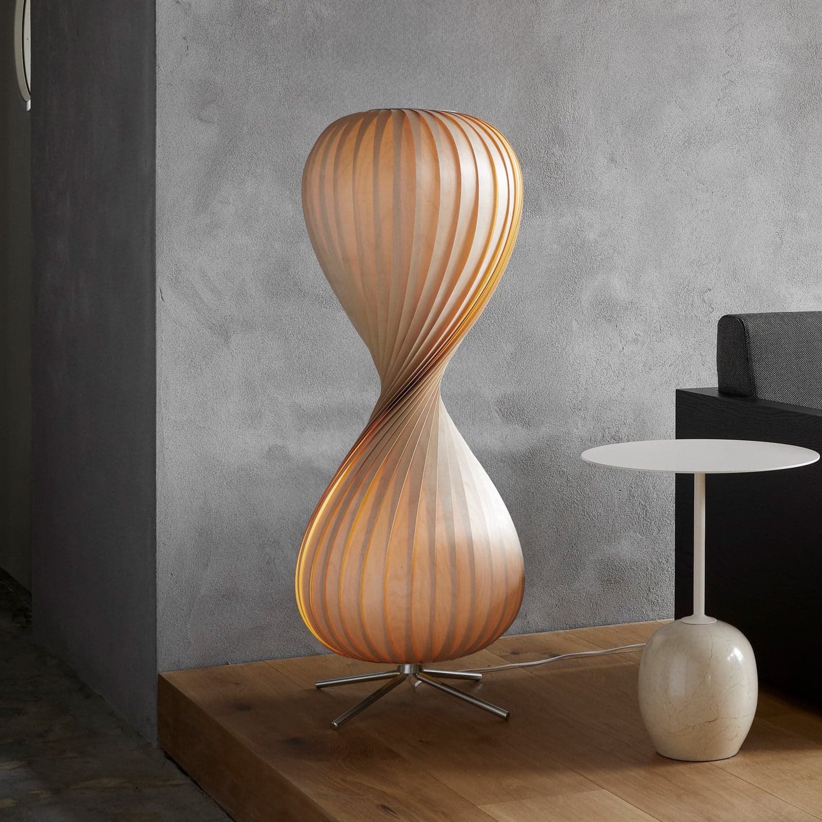 TR10 gulvlampe, 105 cm høy, bjørketre, E27 – Tom Rossau - Stue - Design - Med en lyskilde