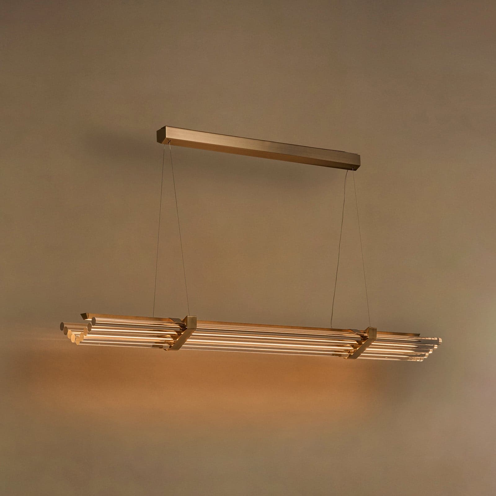 Seagull LED-hengelampe, lengde 160 cm, bronsefarget – DCW - Aluminium